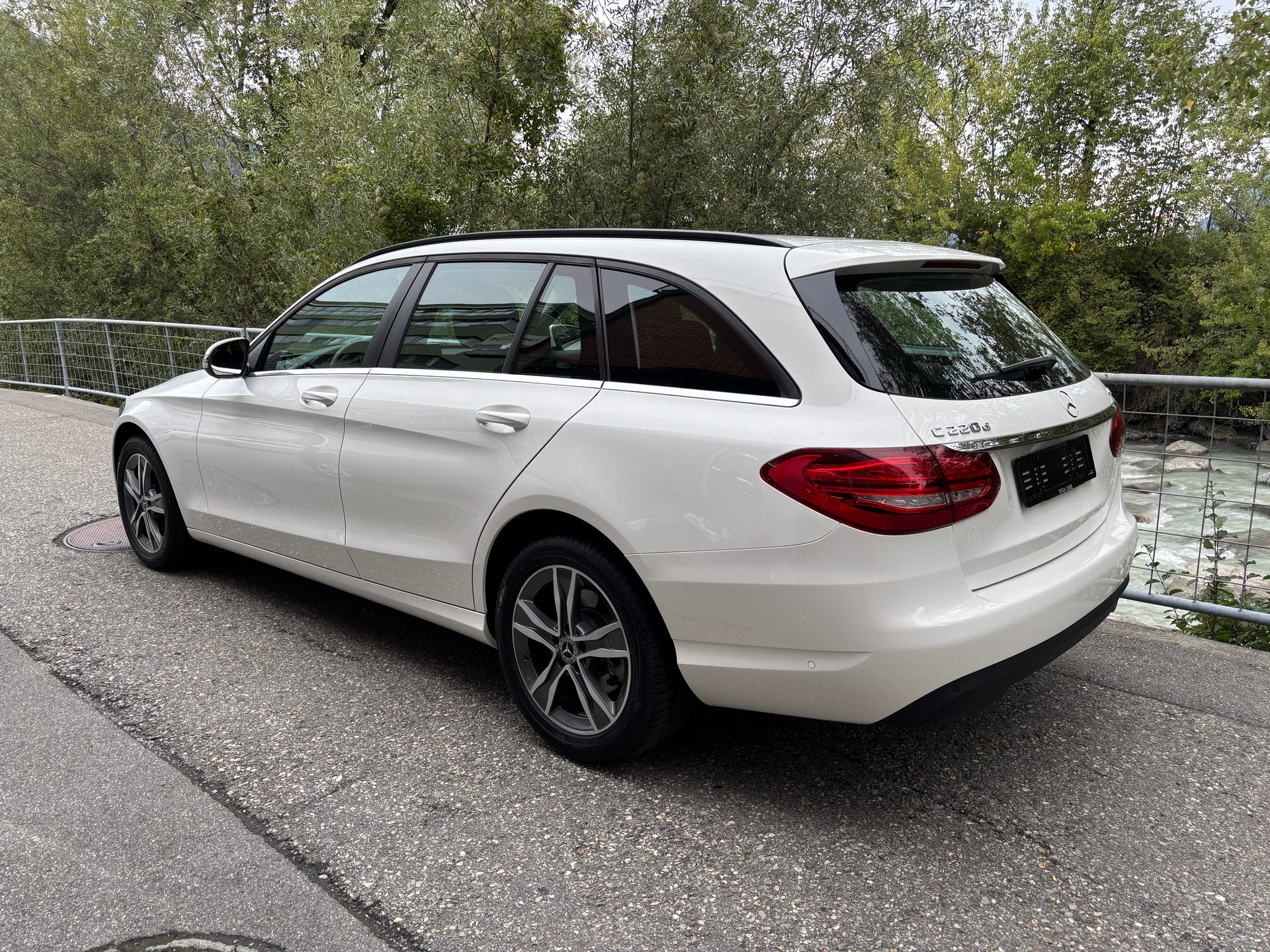 MERCEDES-BENZ C 220 d Swiss Star Exclusive 4Matic 9G-Tronic-showroom-element-2