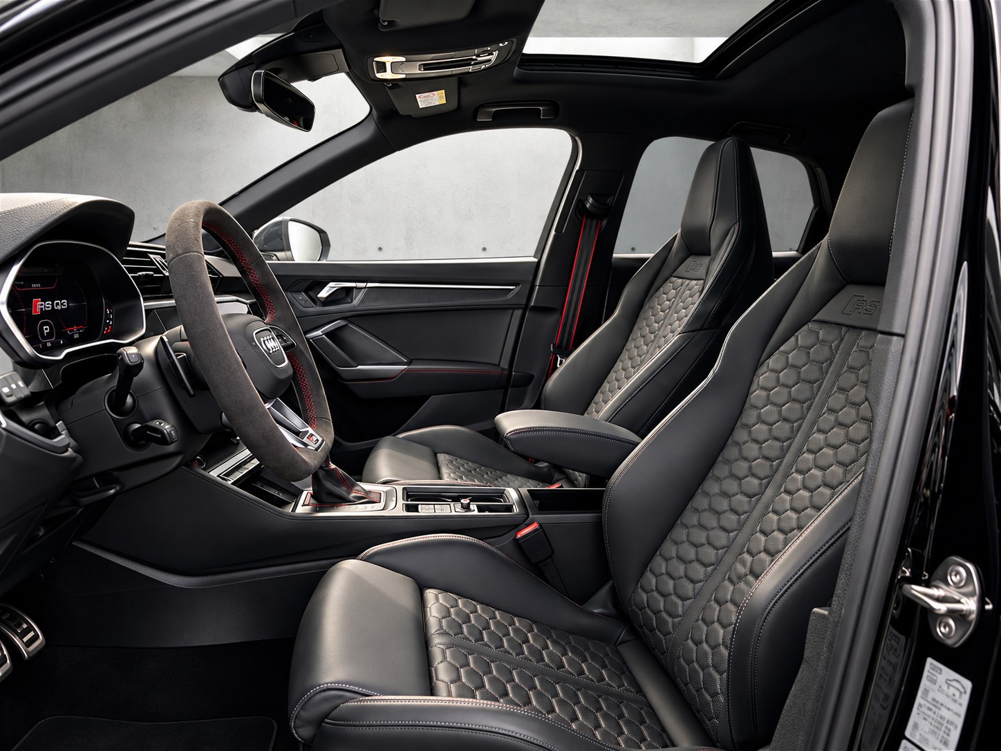 AUDI RS Q3 Sportback quattro S tronic-image-13