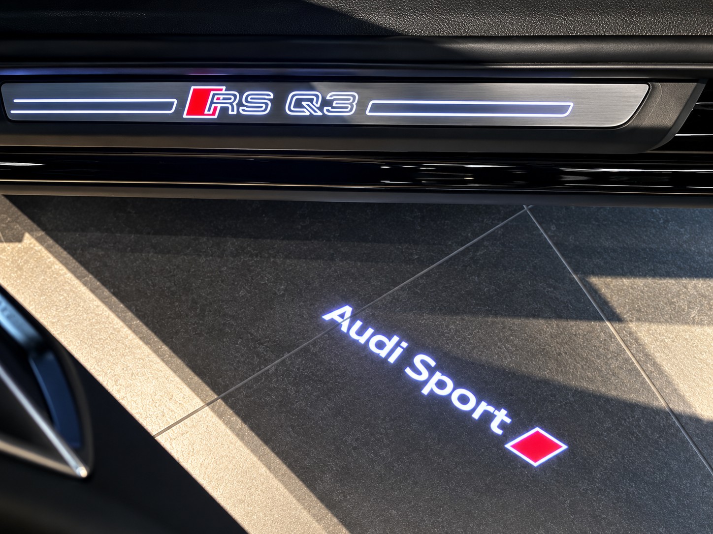 AUDI RS Q3 Sportback quattro S tronic-image-16