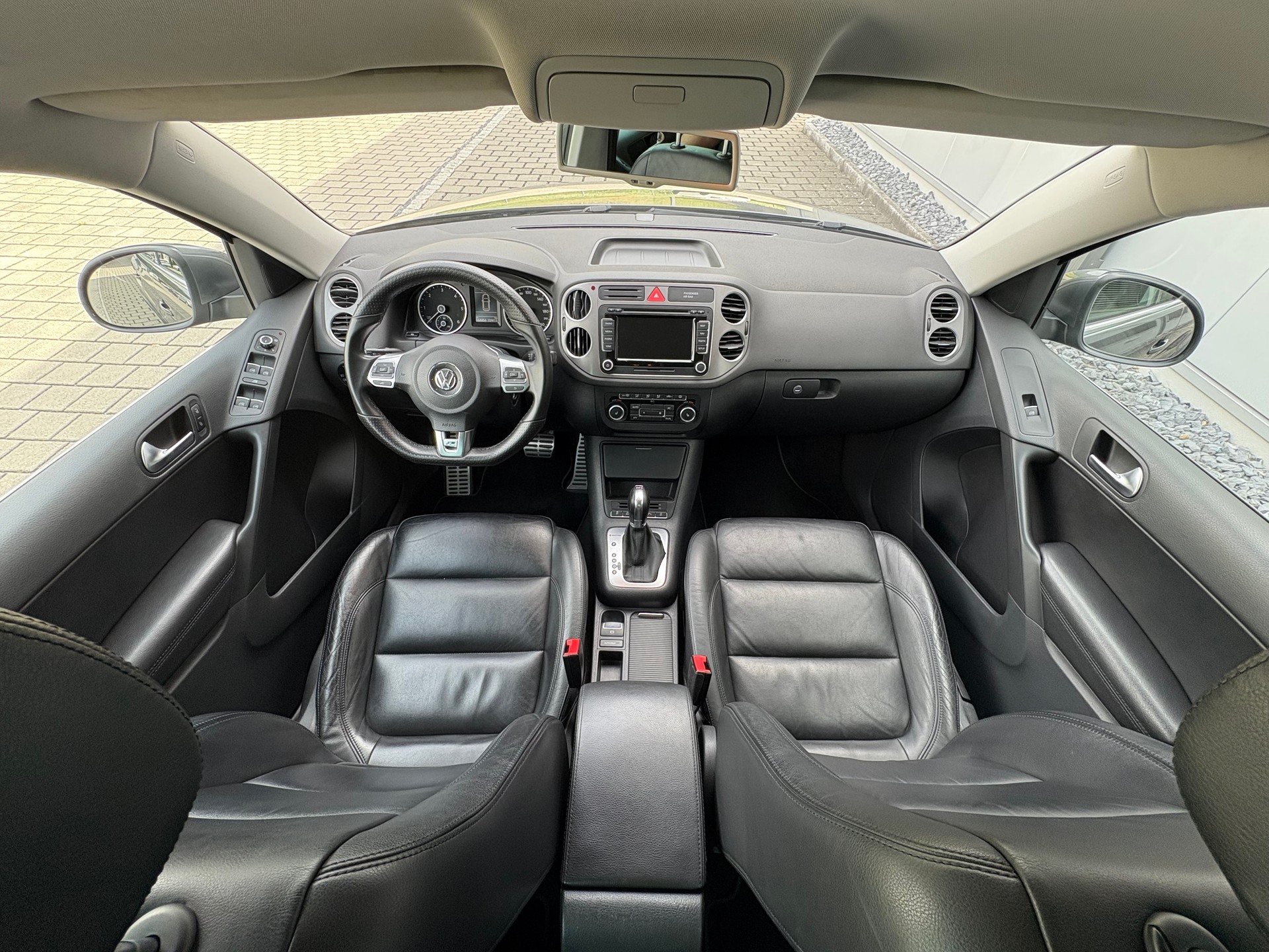 VW Tiguan 2.0 TDI 4MOTION DSG R-Line-image-11