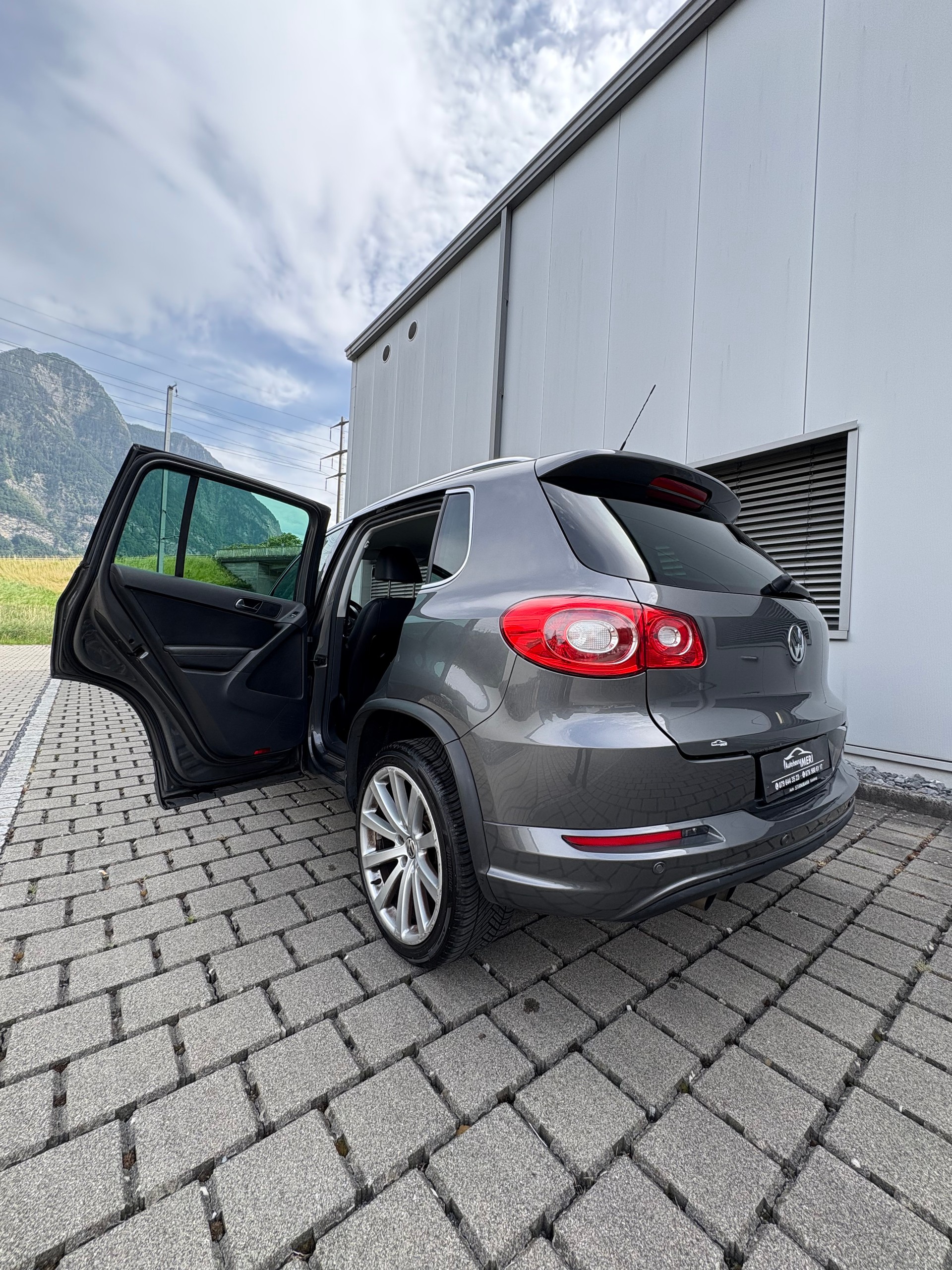 VW Tiguan 2.0 TDI 4MOTION DSG R-Line-image-12