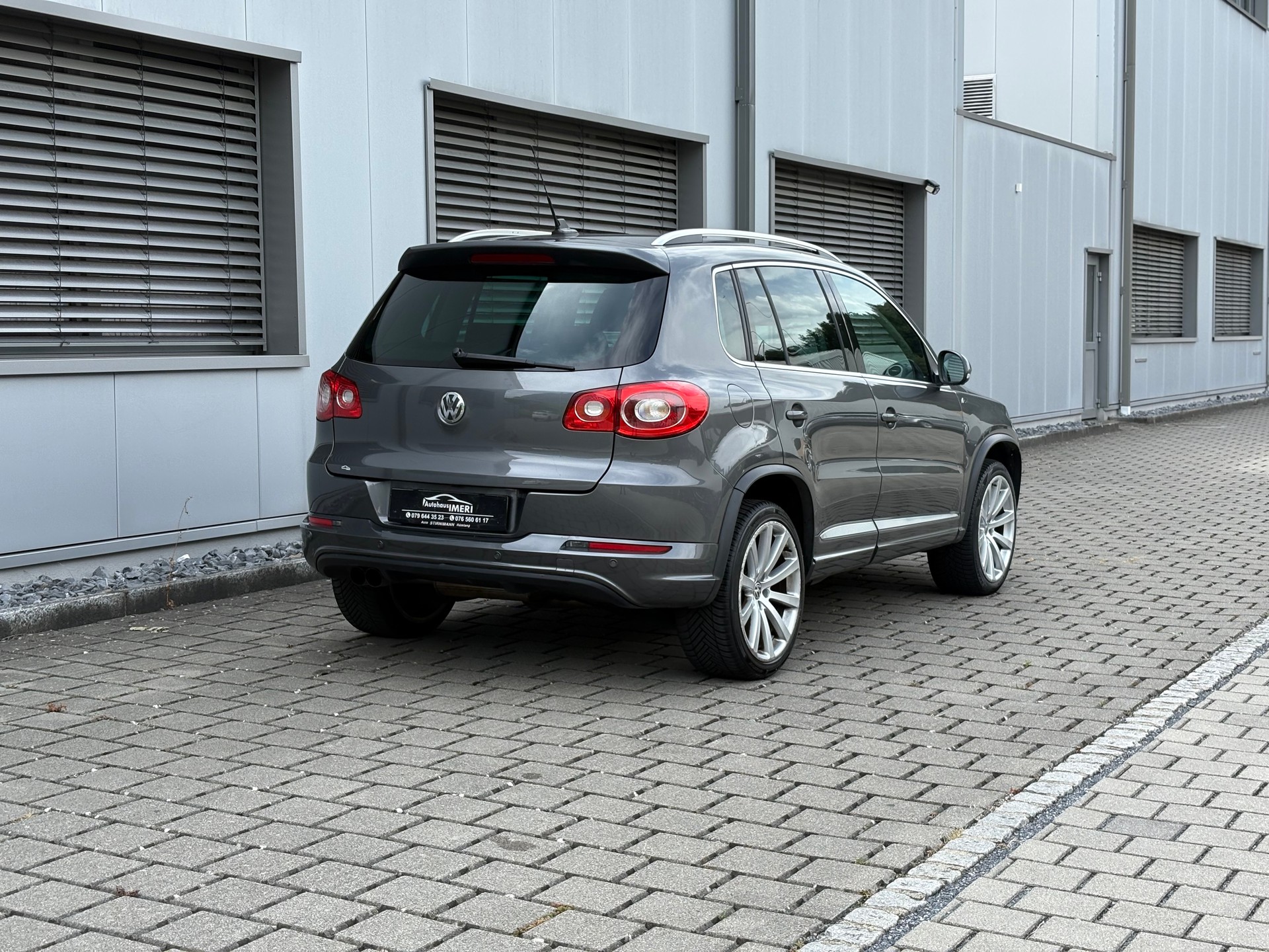 VW Tiguan 2.0 TDI 4MOTION DSG R-Line-image-8