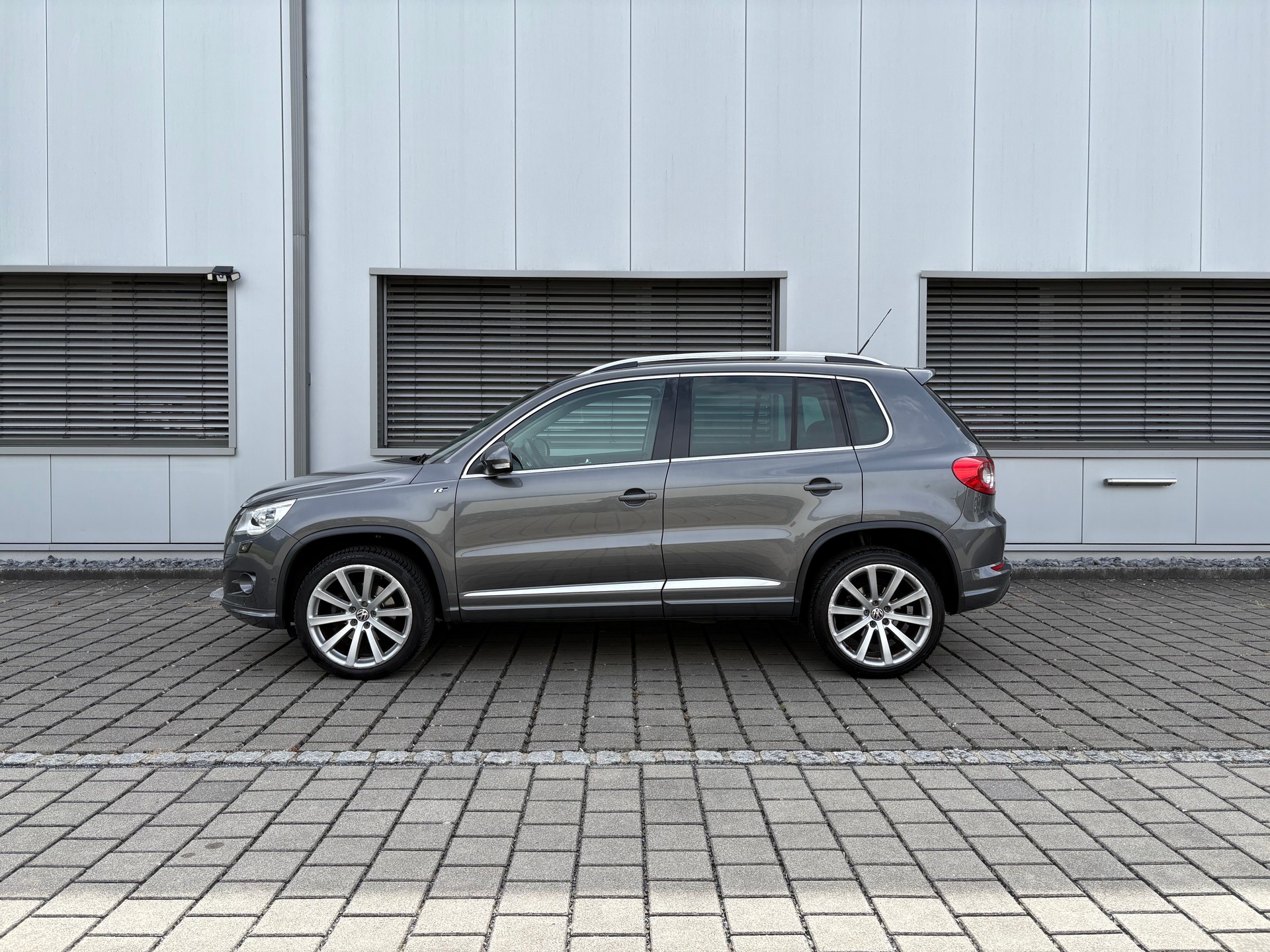 VW Tiguan 2.0 TDI 4MOTION DSG R-Line-image-14