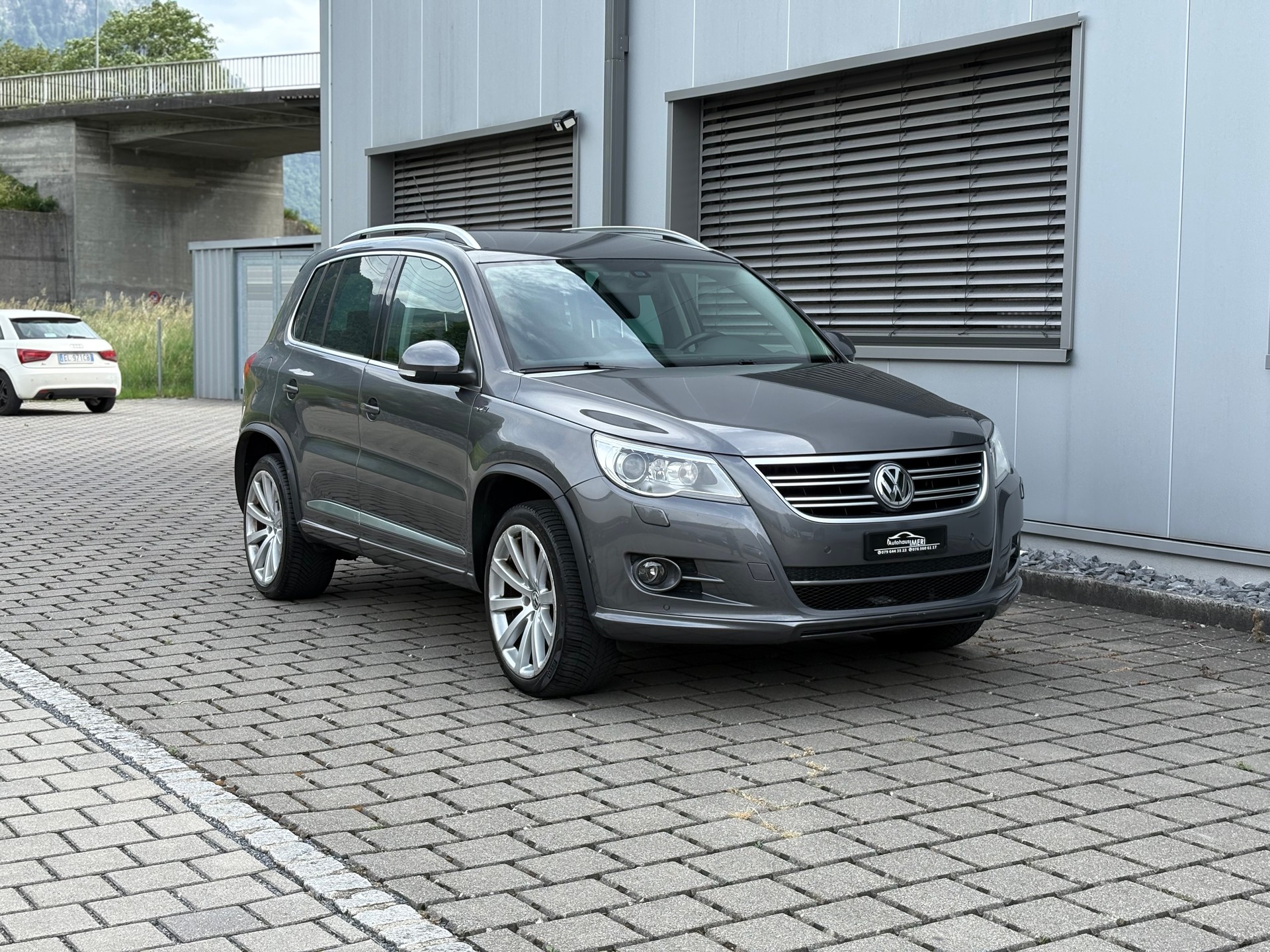 VW Tiguan 2.0 TDI 4MOTION DSG R-Line-image-3