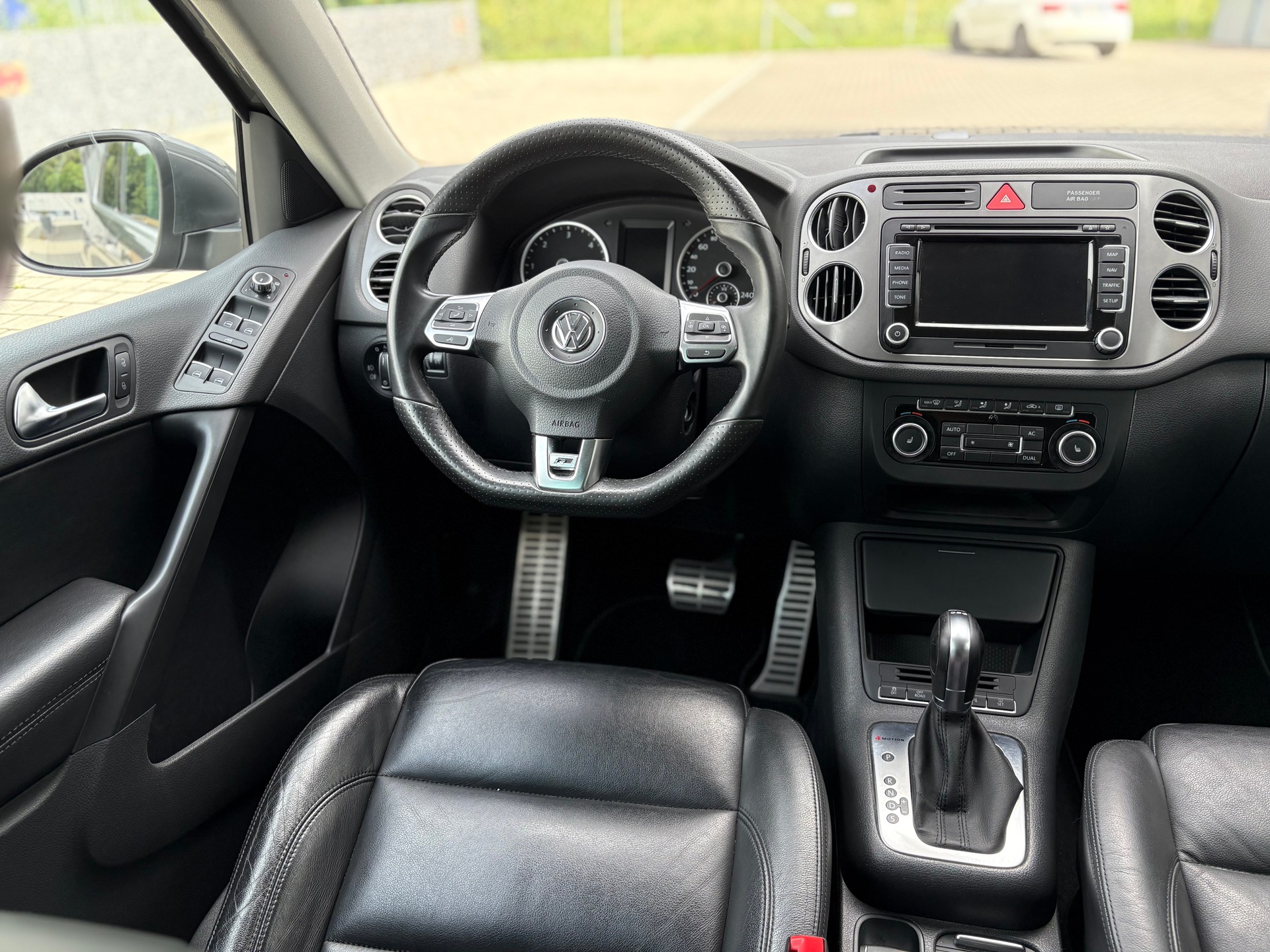 VW Tiguan 2.0 TDI 4MOTION DSG R-Line-image-10