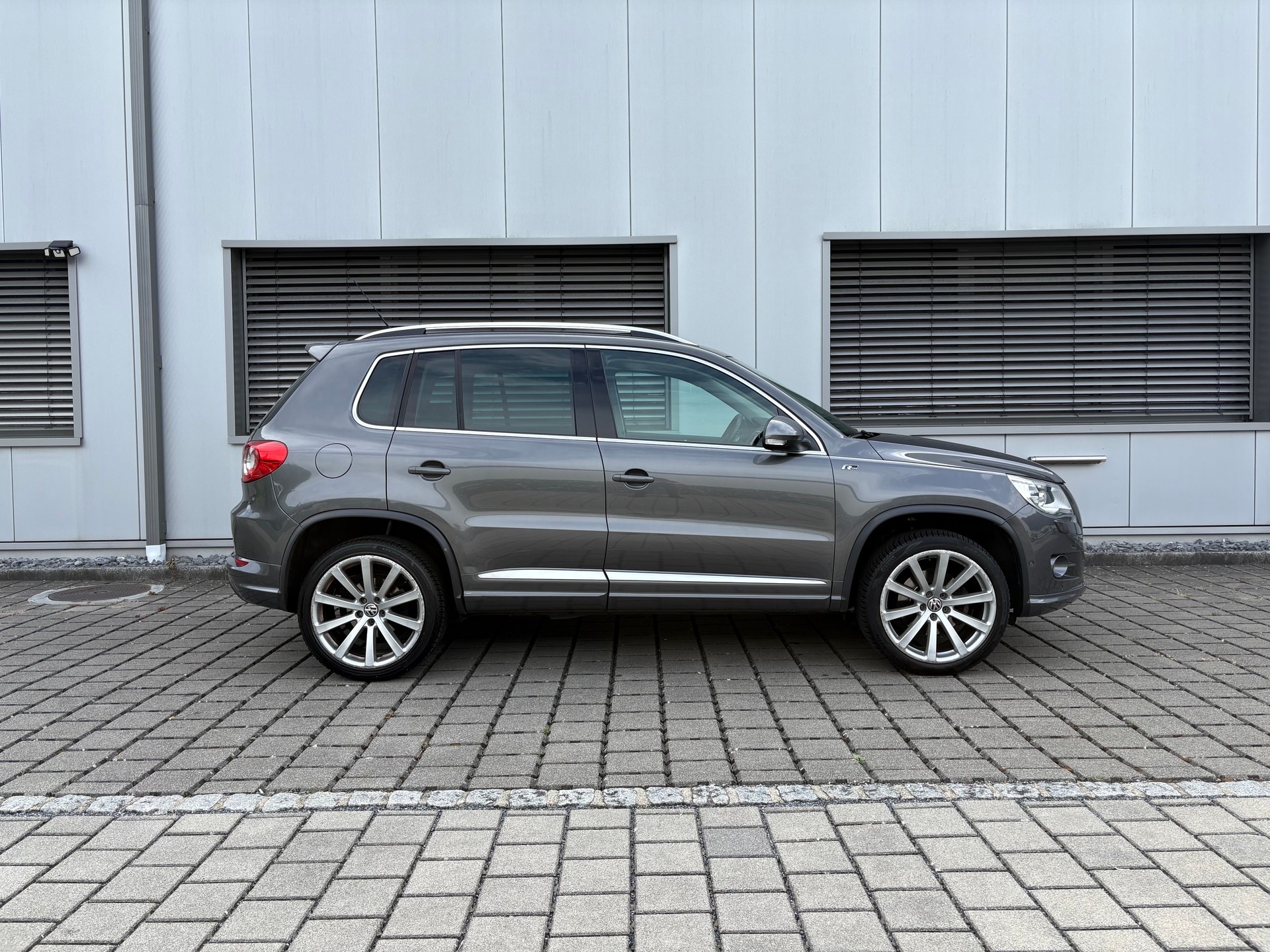 VW Tiguan 2.0 TDI 4MOTION DSG R-Line-image-15