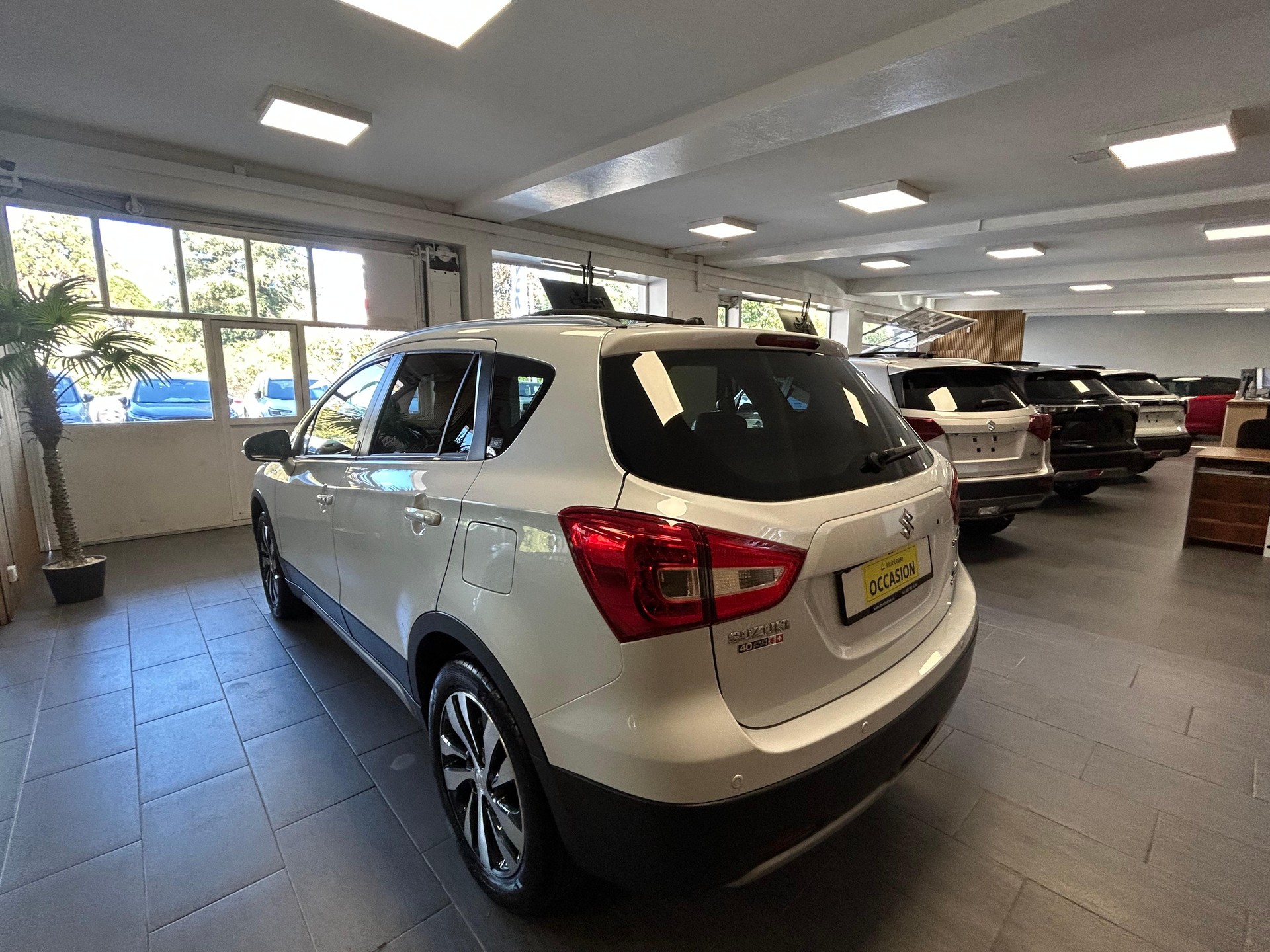 SUZUKI SX4 S-Cross 1.4 T Piz Sulai Top Hybrid 4x4-image-5