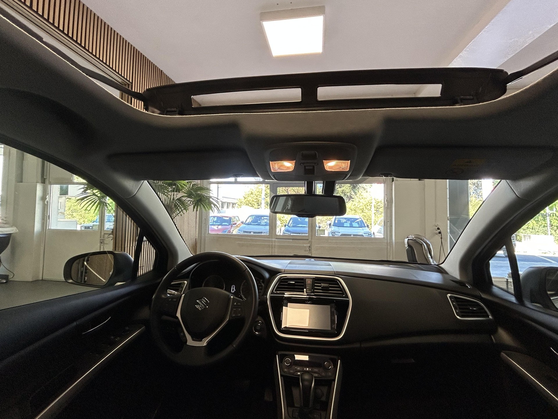 SUZUKI SX4 S-Cross 1.4 T Piz Sulai Top Hybrid 4x4-image-8