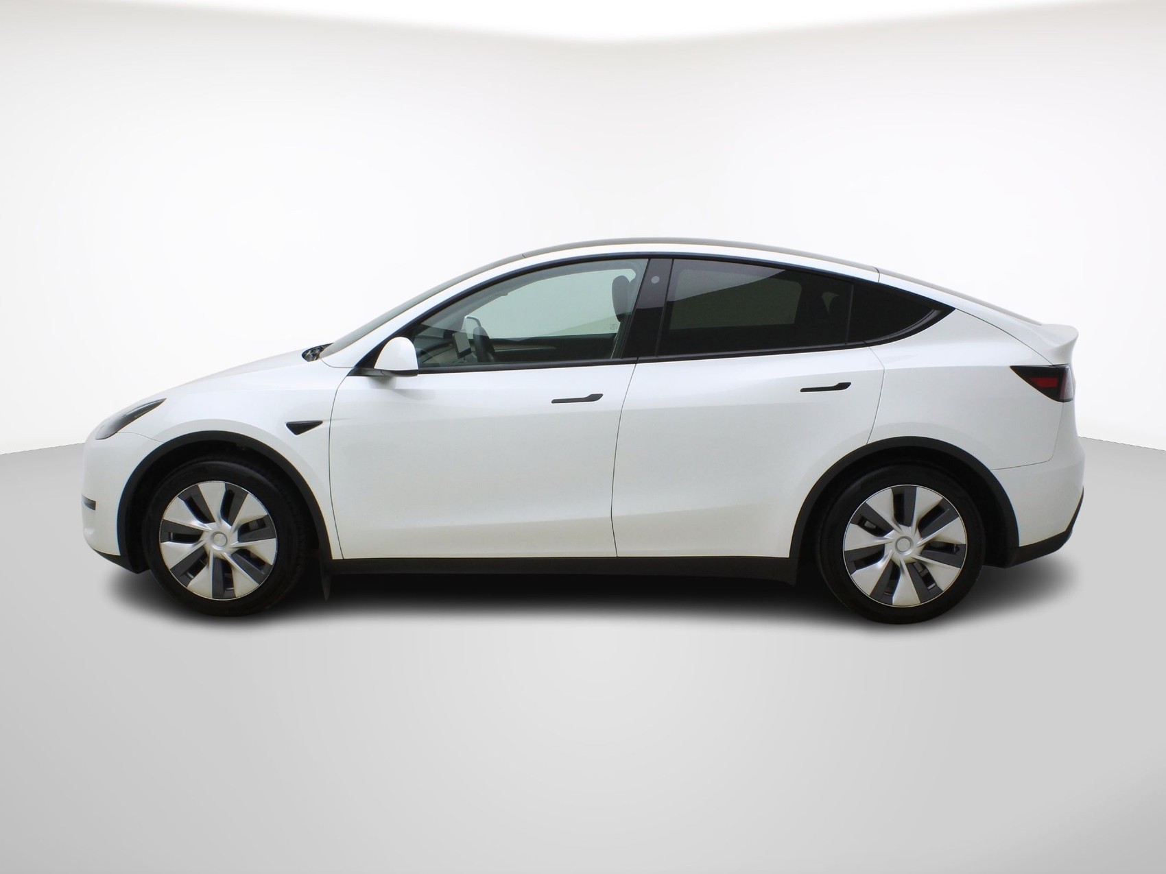 TESLA Model Y Long Range RWD-showroom-element-2