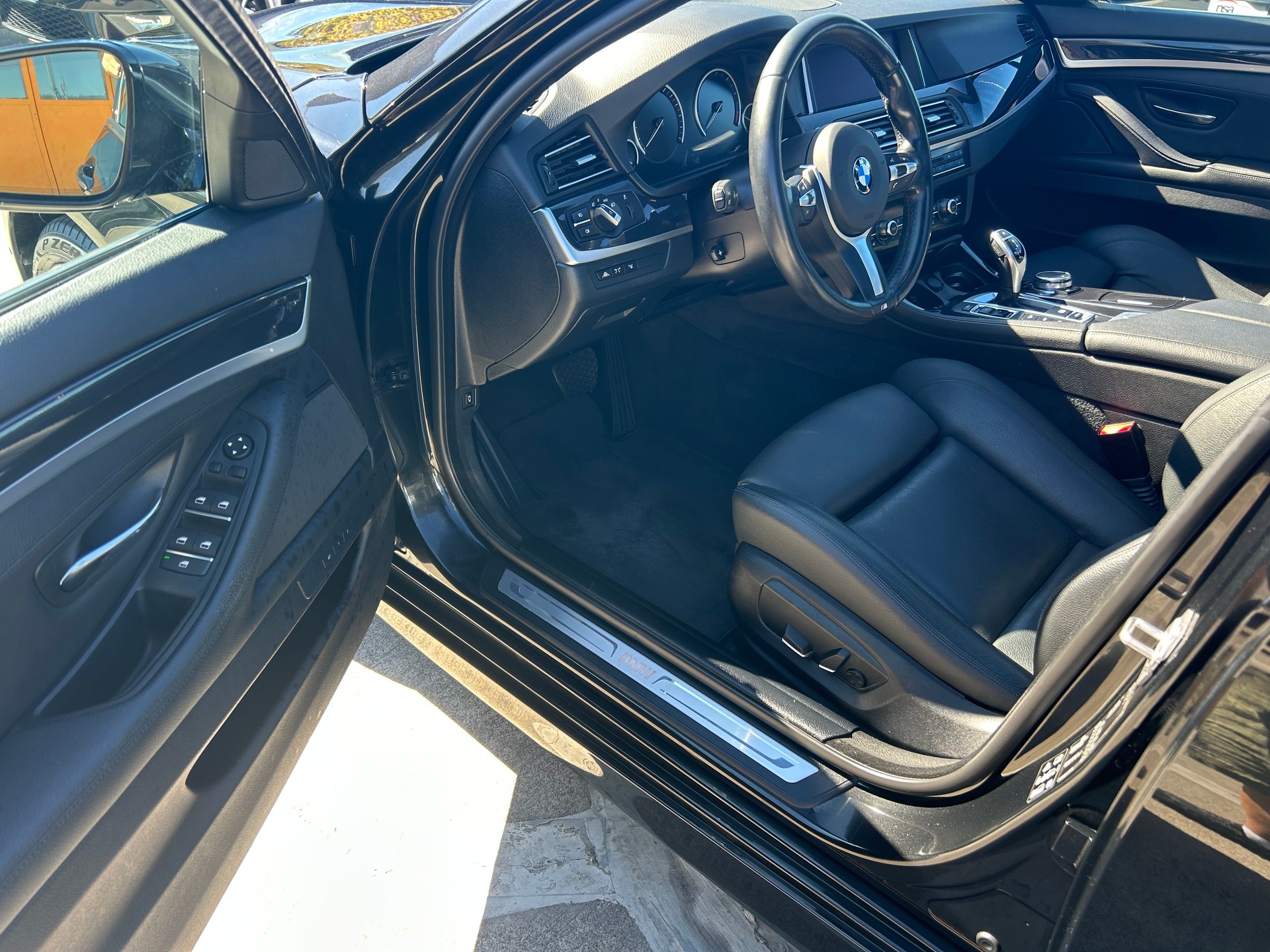 BMW 535i Touring xDrive Luxury Line Steptronic-image-18