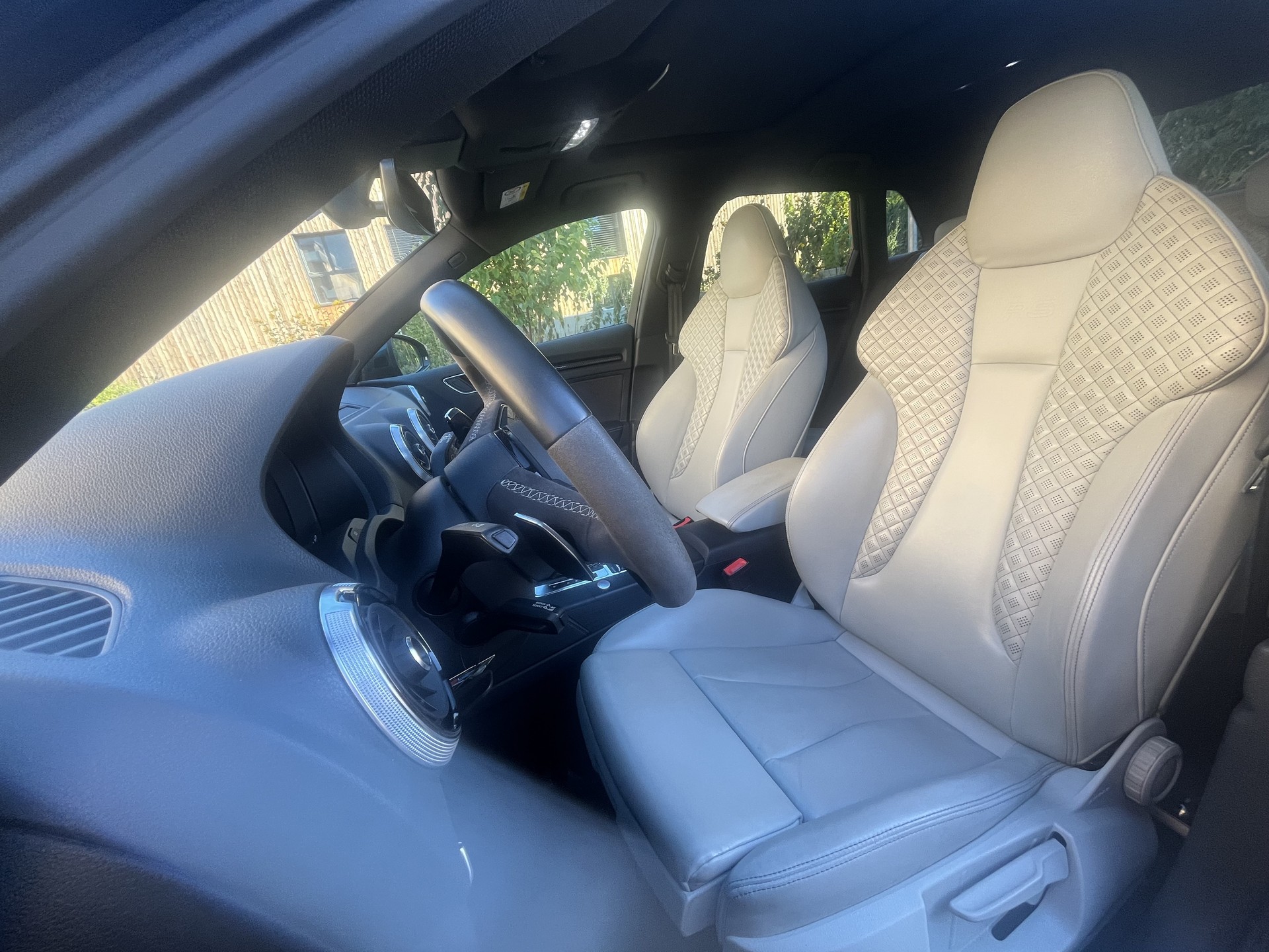AUDI RS3 Sportback 2.5 TSI quattro S-tronic-image-2