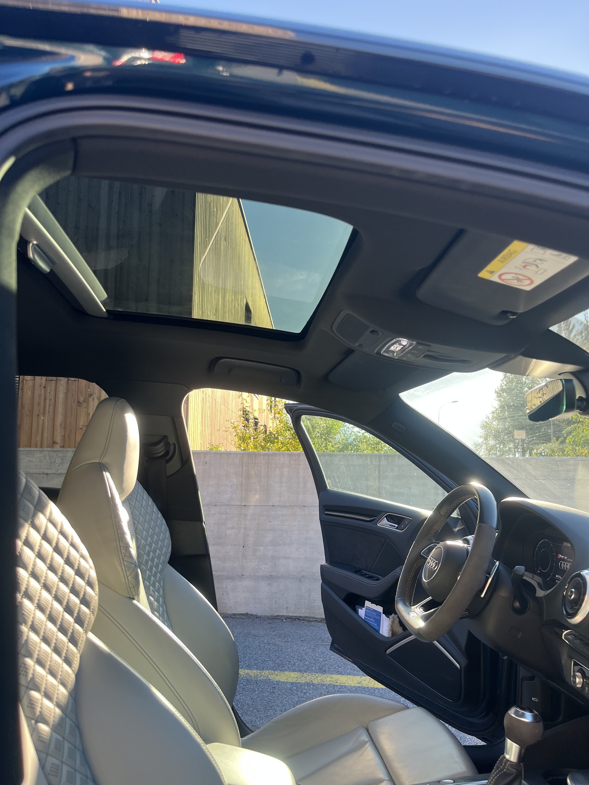 AUDI RS3 Sportback 2.5 TSI quattro S-tronic-image-4