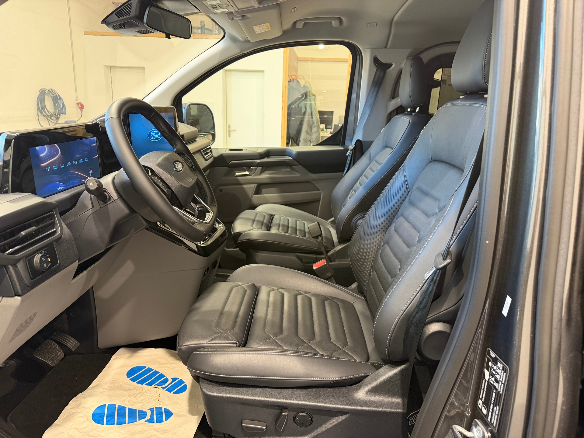 FORD Tourneo Bus 320 L1H1 TitaniumX Automat*AHK*B&O*-image-6