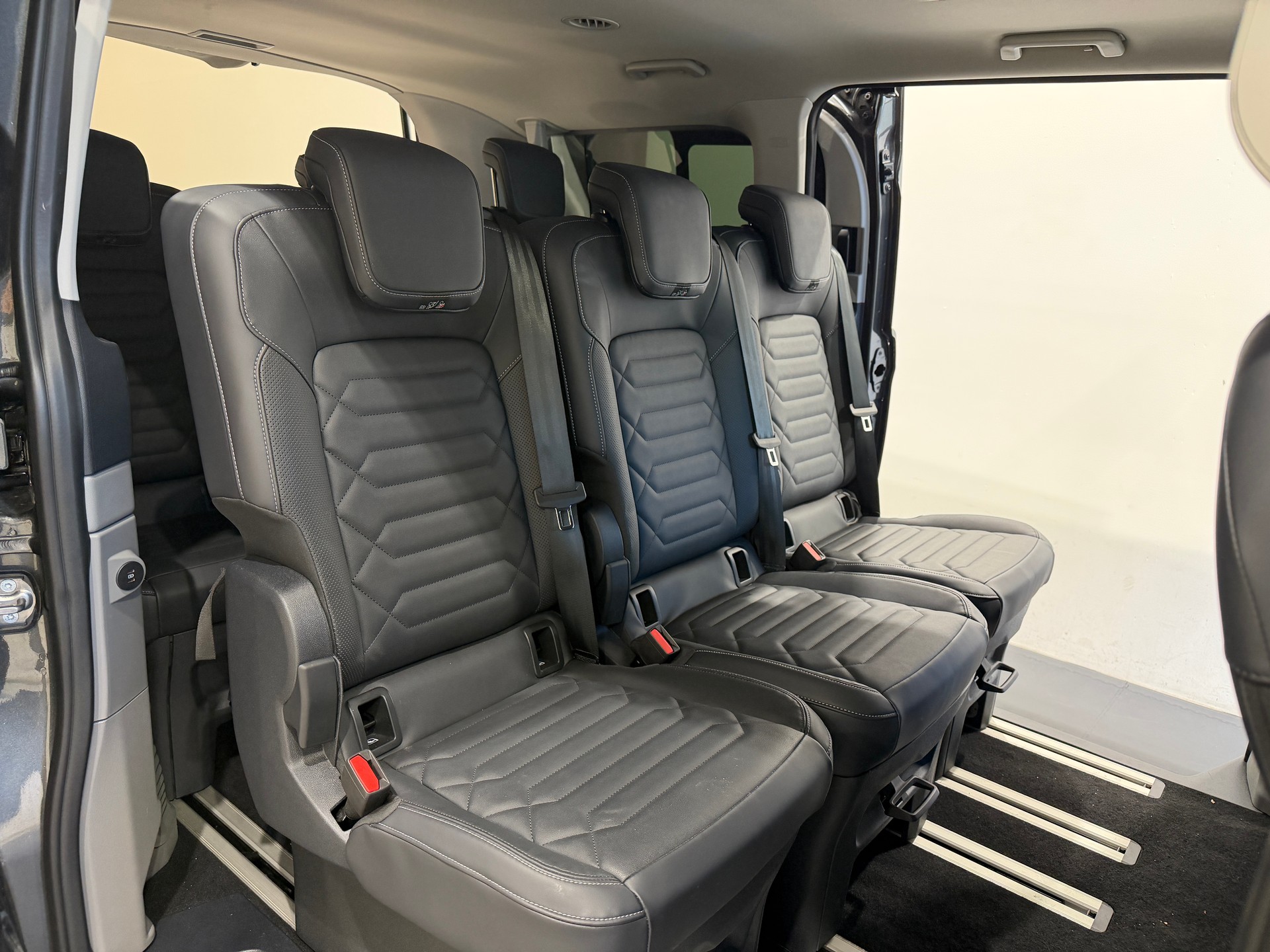 FORD Tourneo Bus 320 L1H1 TitaniumX Automat*AHK*B&O*-image-12