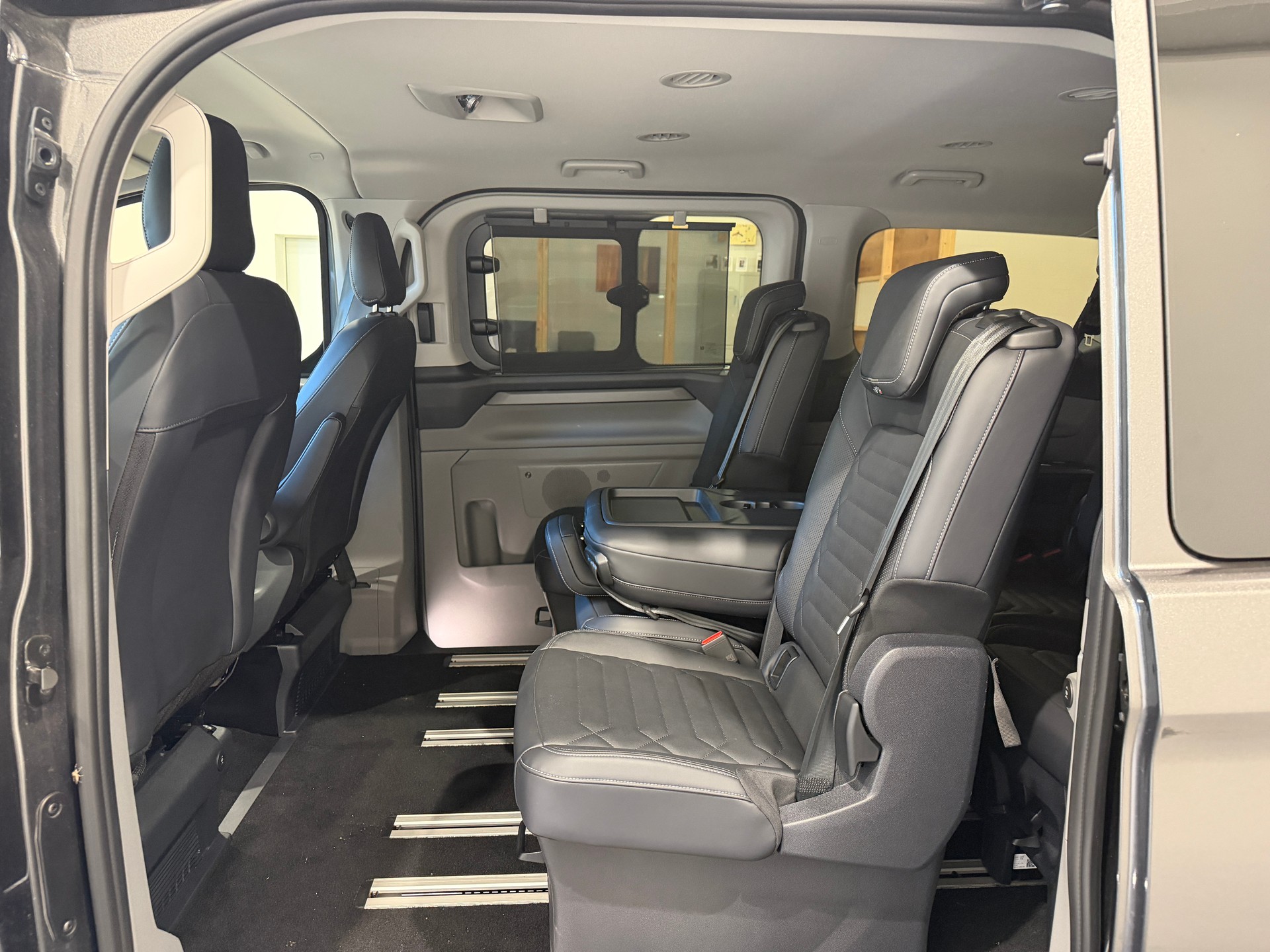 FORD Tourneo Bus 320 L1H1 TitaniumX Automat*AHK*B&O*-image-11