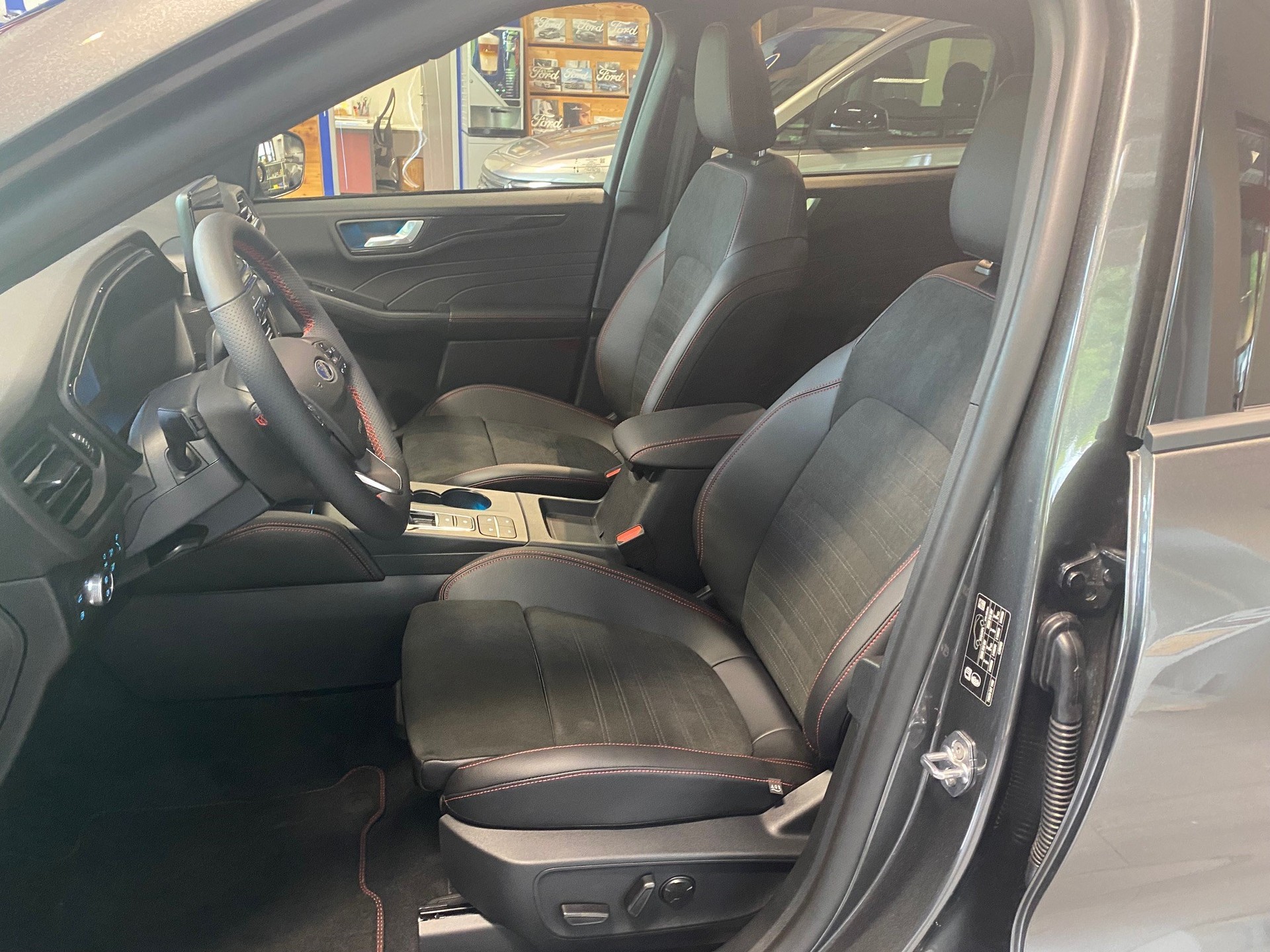 FORD Kuga 2.5 PHEV ST-Line X 2WD-image-6