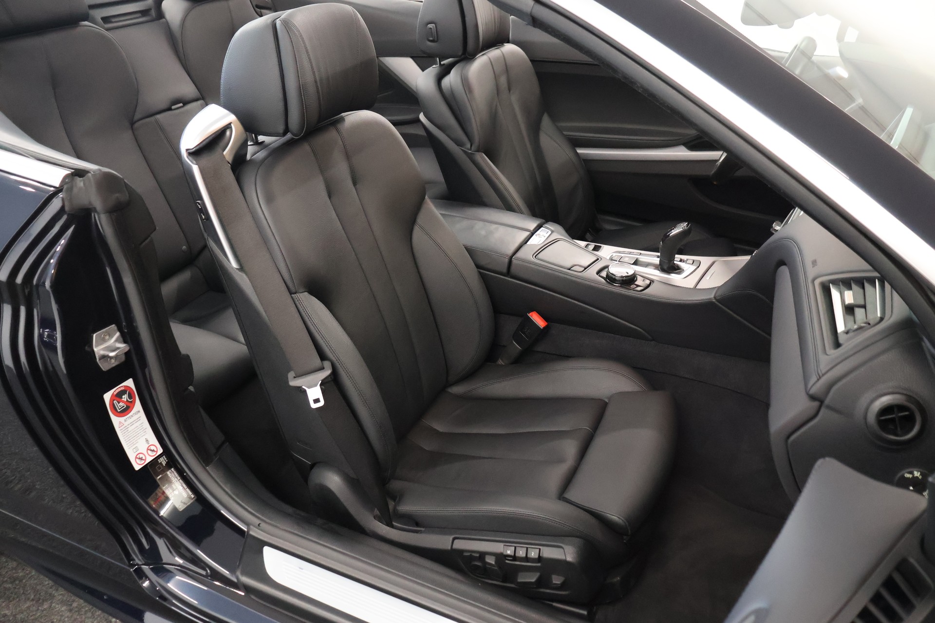 BMW 640i Cabrio xDrive M Sport Edition-image-17