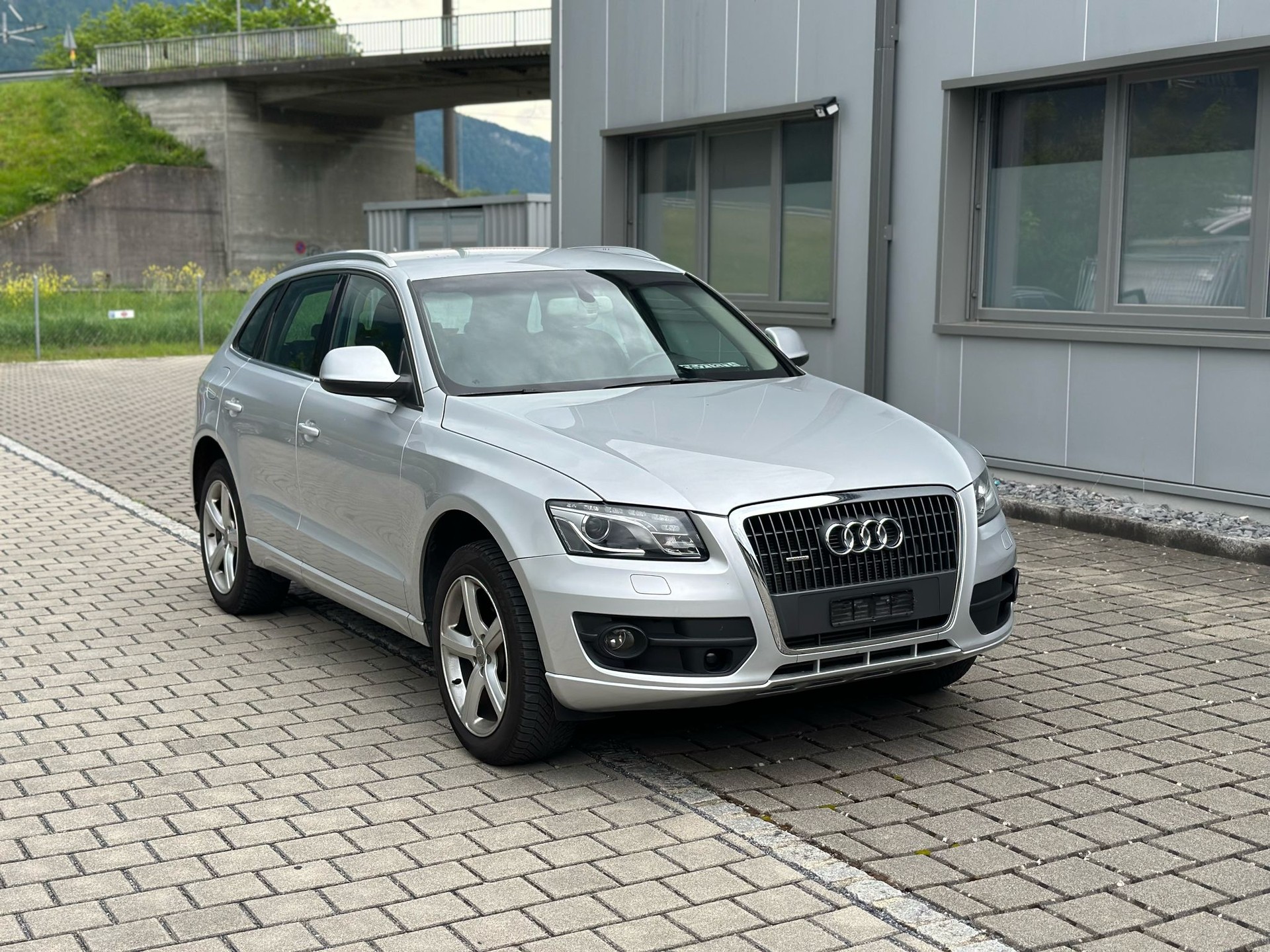 AUDI Q5 2.0 TFSI quattro S-tronic-image-4
