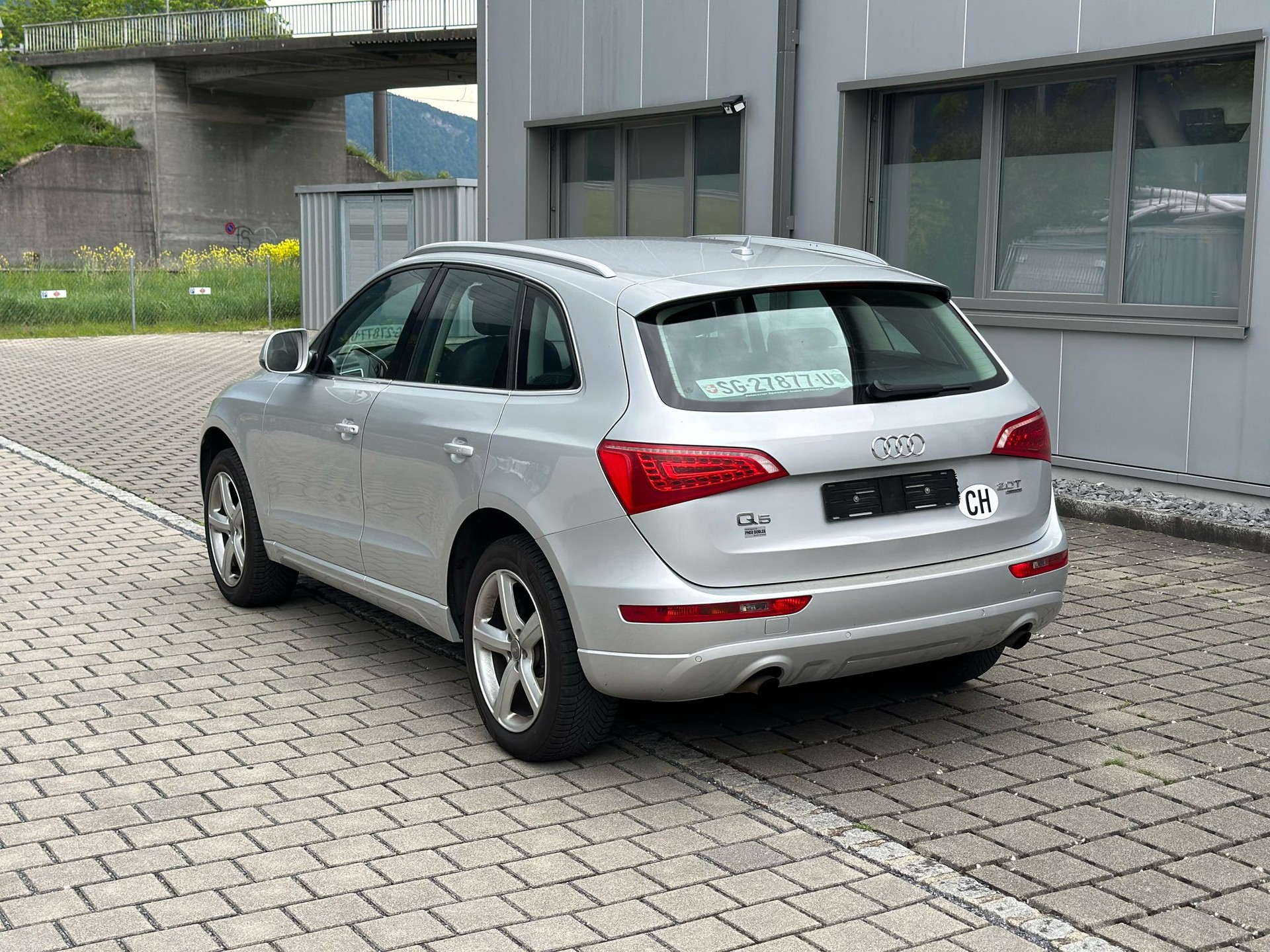 AUDI Q5 2.0 TFSI quattro S-tronic-image-10