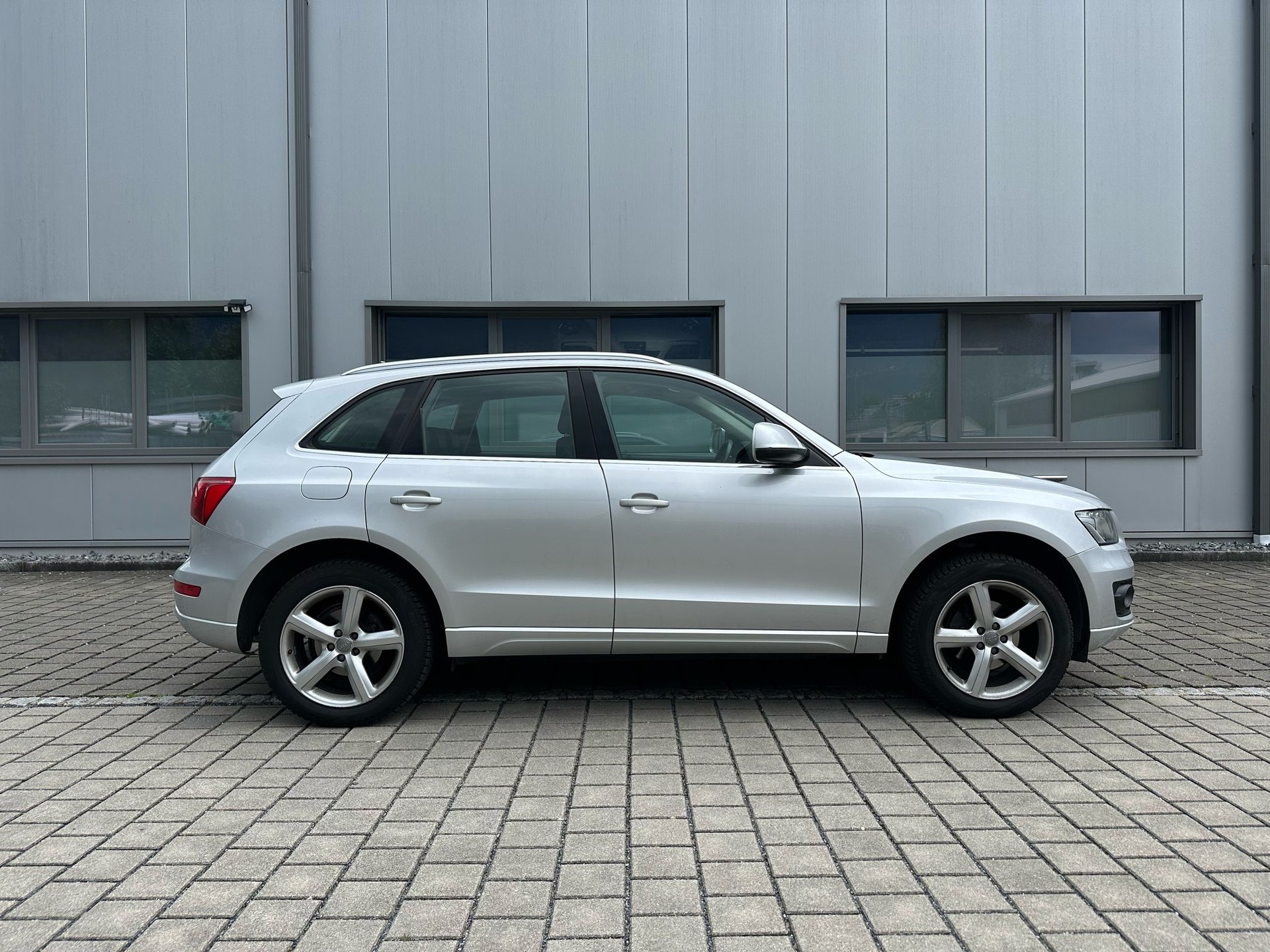 AUDI Q5 2.0 TFSI quattro S-tronic-image-1