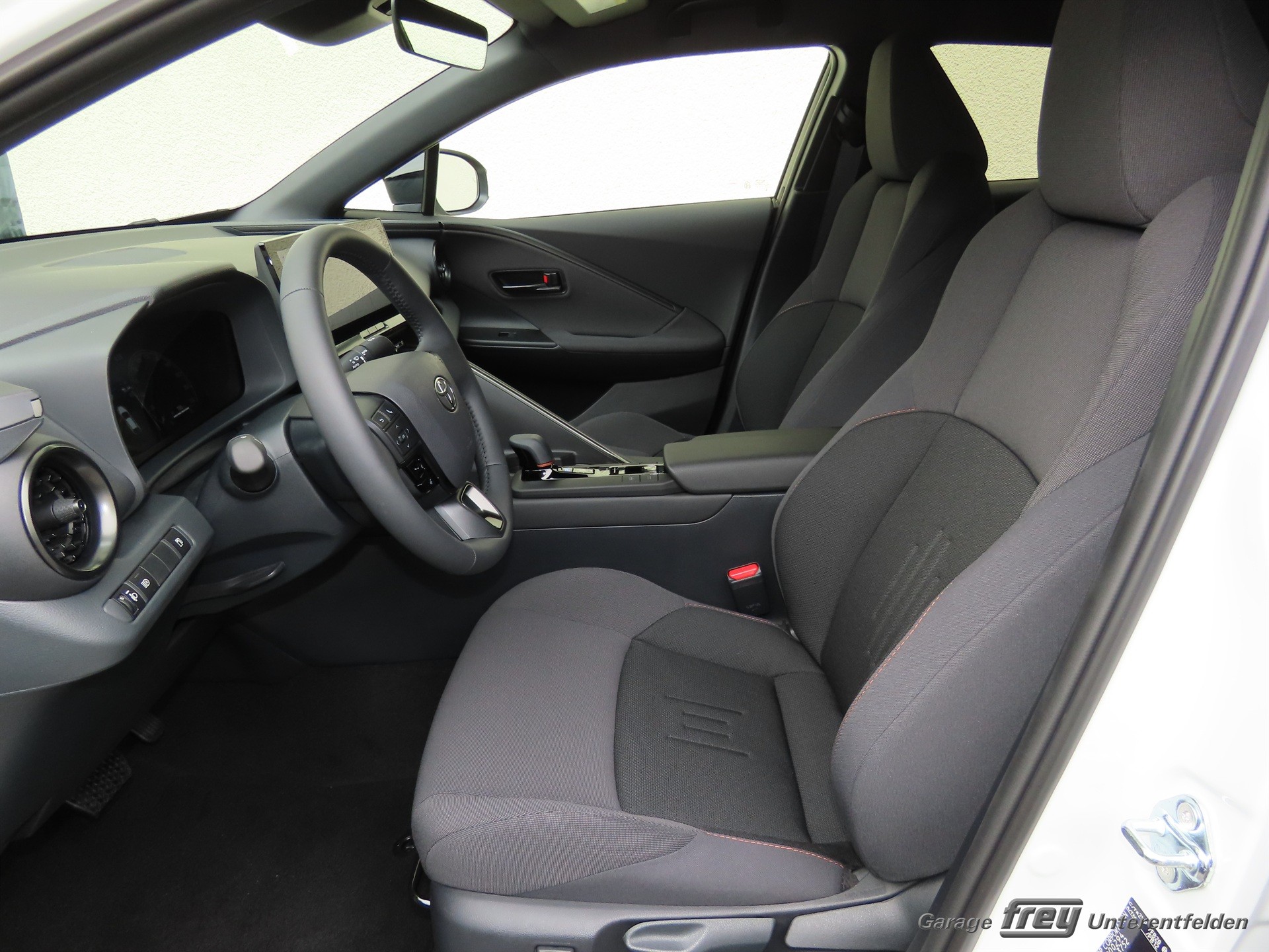 TOYOTA C-HR 2.0 PHEV CVT Swiss Edition-image-5