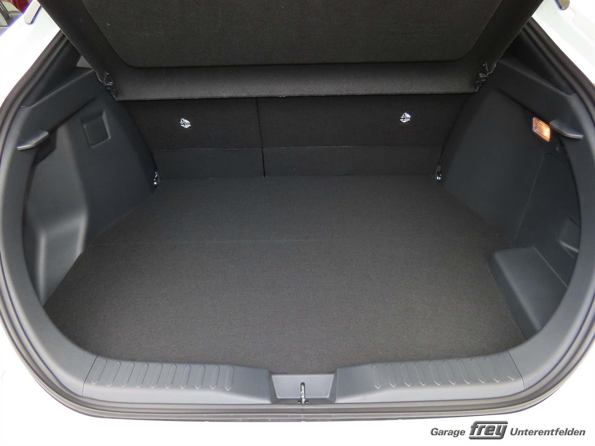 TOYOTA C-HR 2.0 PHEV CVT Swiss Edition-image-15