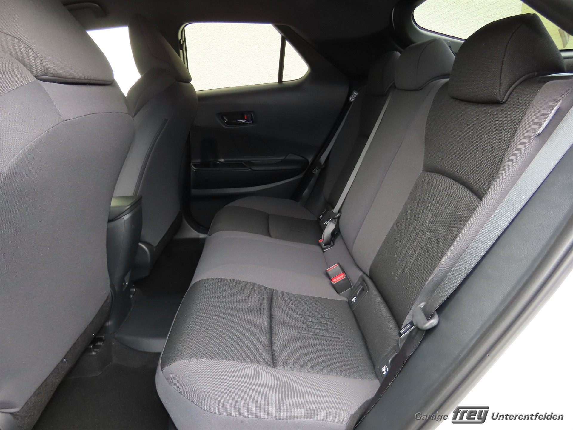 TOYOTA C-HR 2.0 PHEV CVT Swiss Edition-image-14