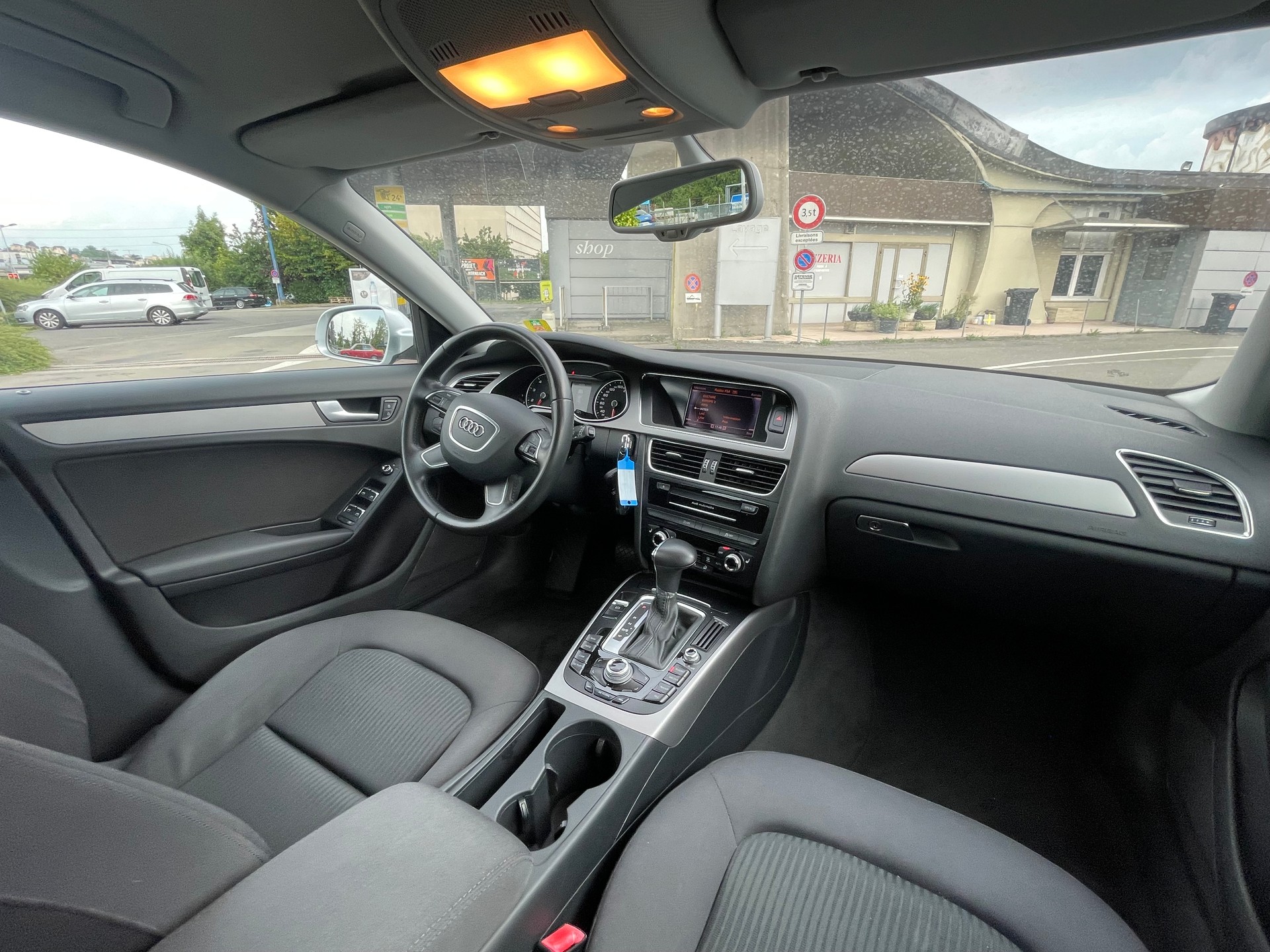 AUDI A4 Avant 1.8 TFSI multitronic-image-8