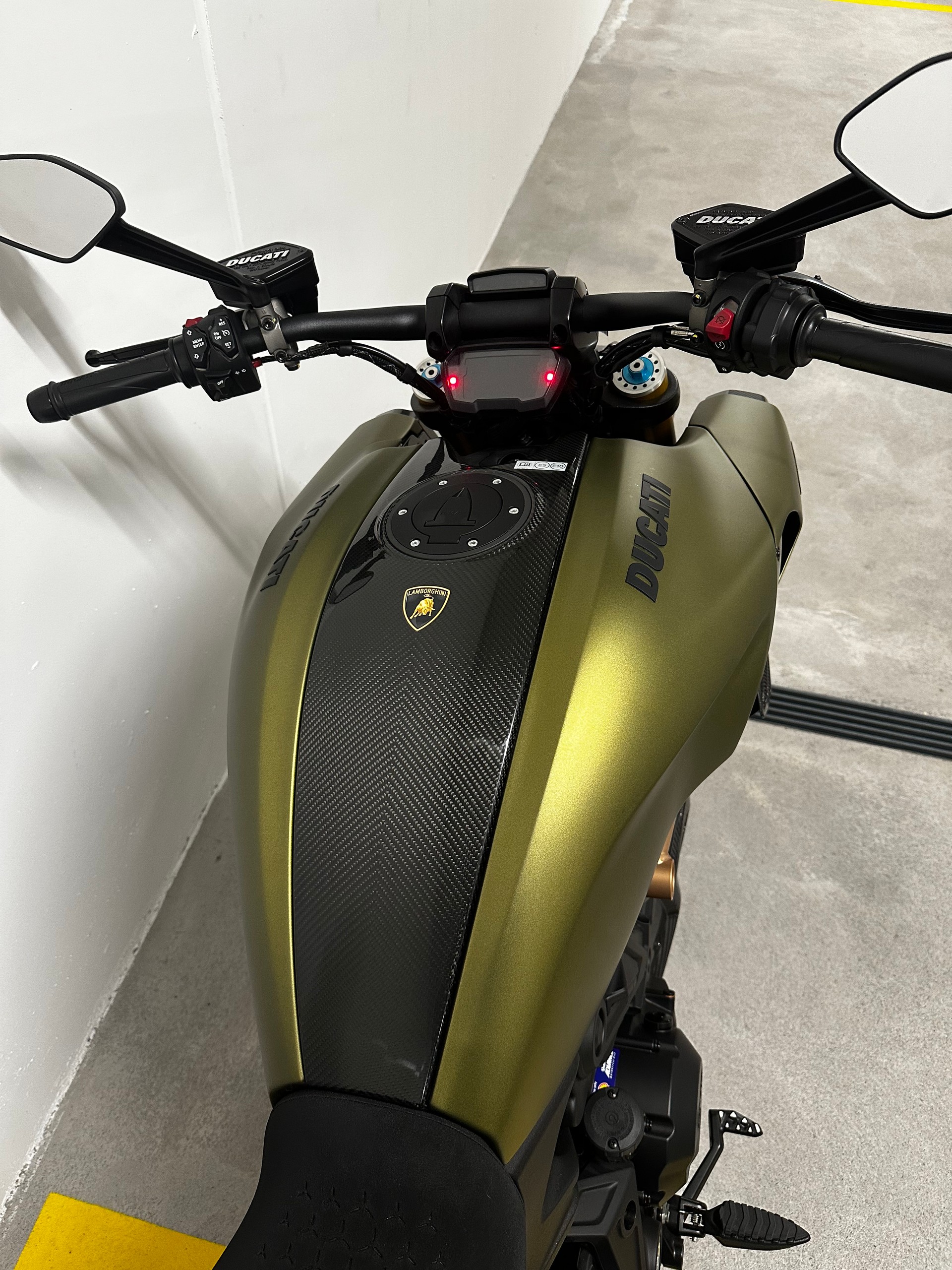 DUCATI Lamborghini-image-2