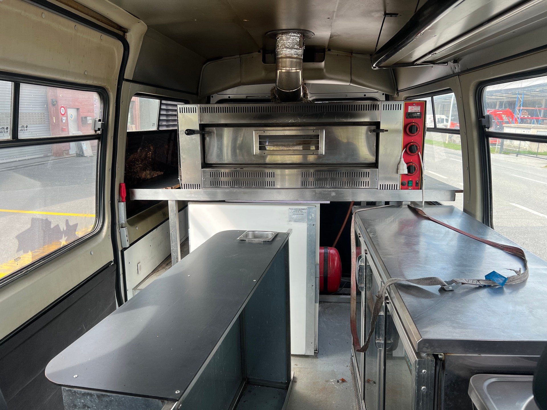 FIAT Ducato Minibus 2.8 JTD Swiss Food Truck-image-10