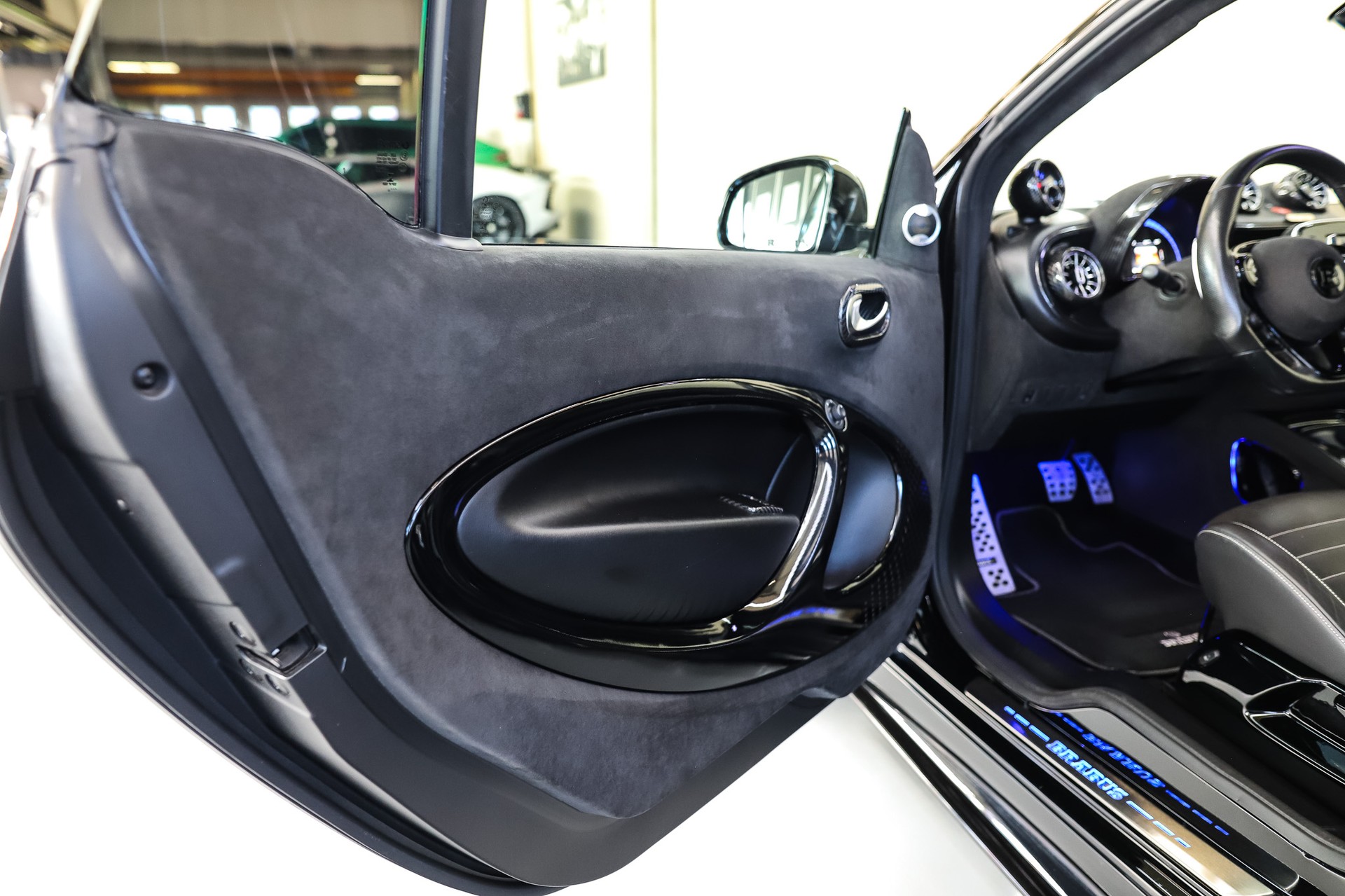 SMART fortwo 1 of 1 Breitbau Brabus R125-image-10