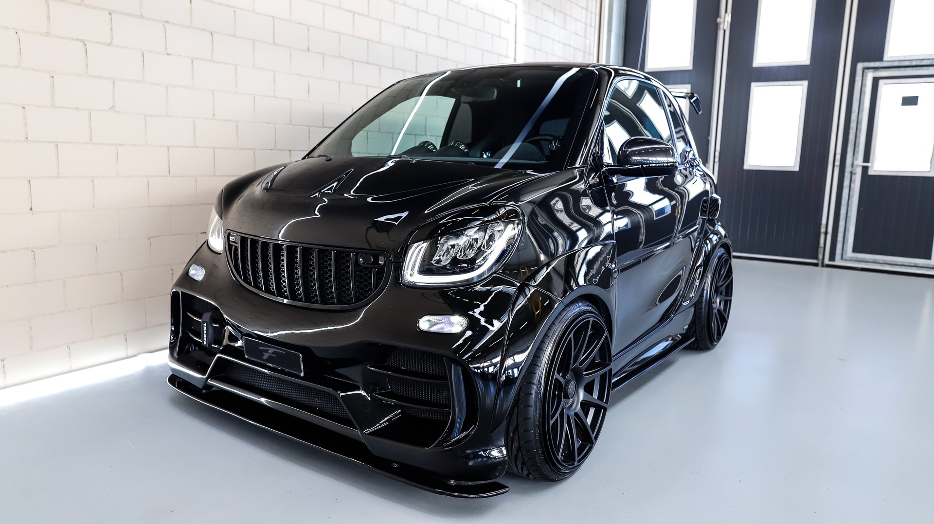 SMART fortwo 1 of 1 Breitbau Brabus R125-showroom-element-1