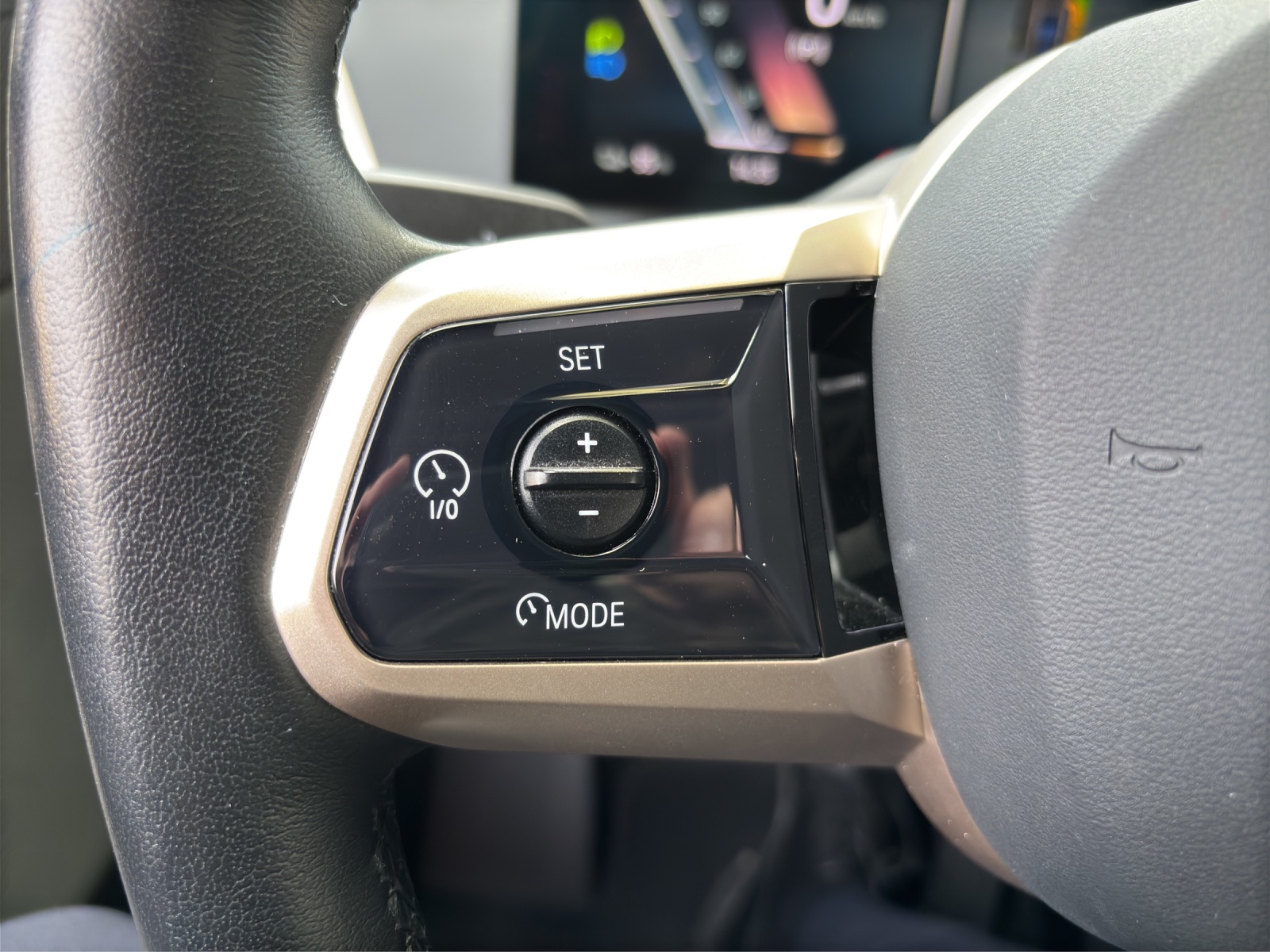 BMW iX xDrive50 mit AHK, Integral-Aktivlenkung & Winterkompletträder-image-13