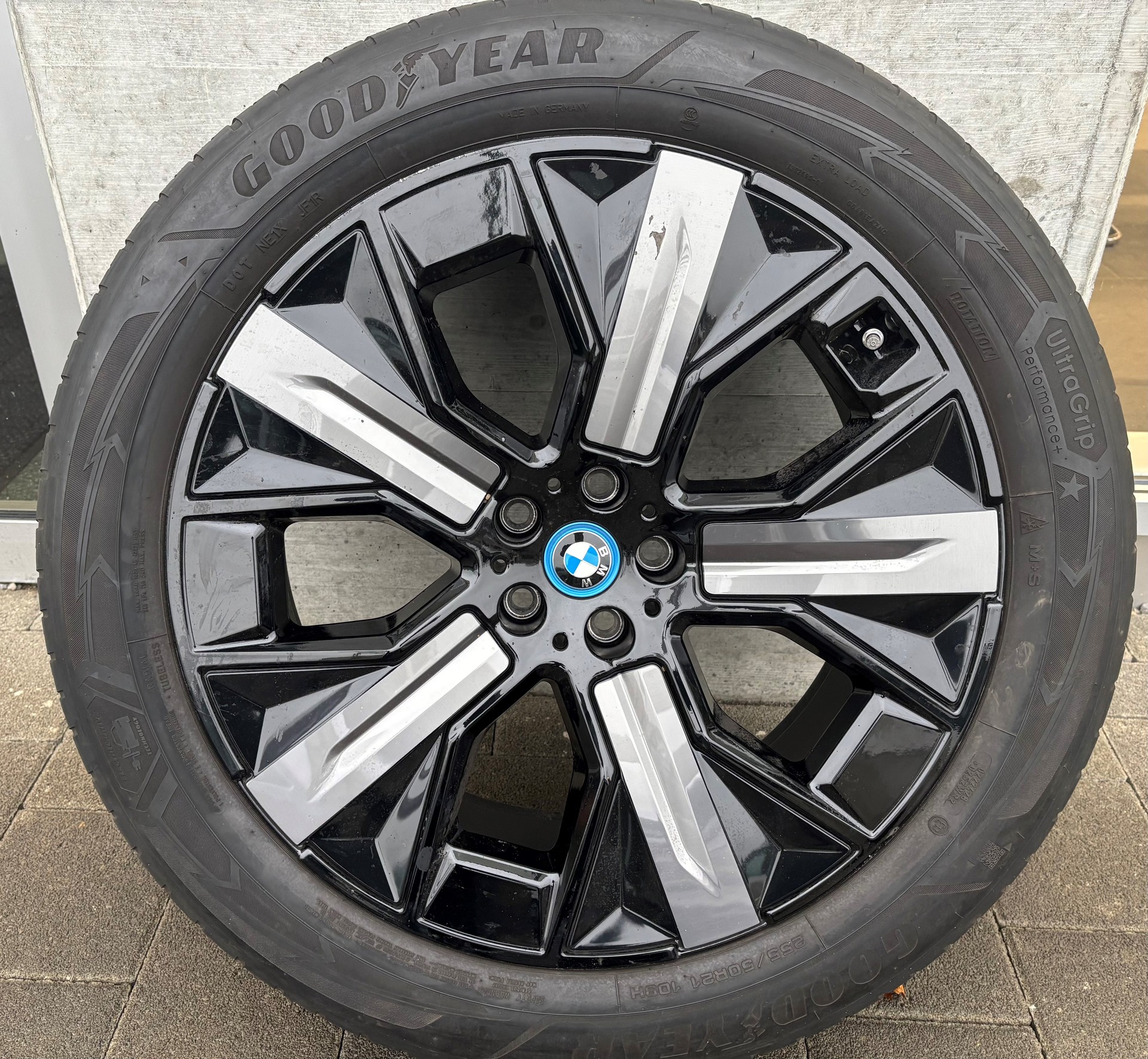 BMW iX xDrive50 mit AHK, Integral-Aktivlenkung & Winterkompletträder-image-31