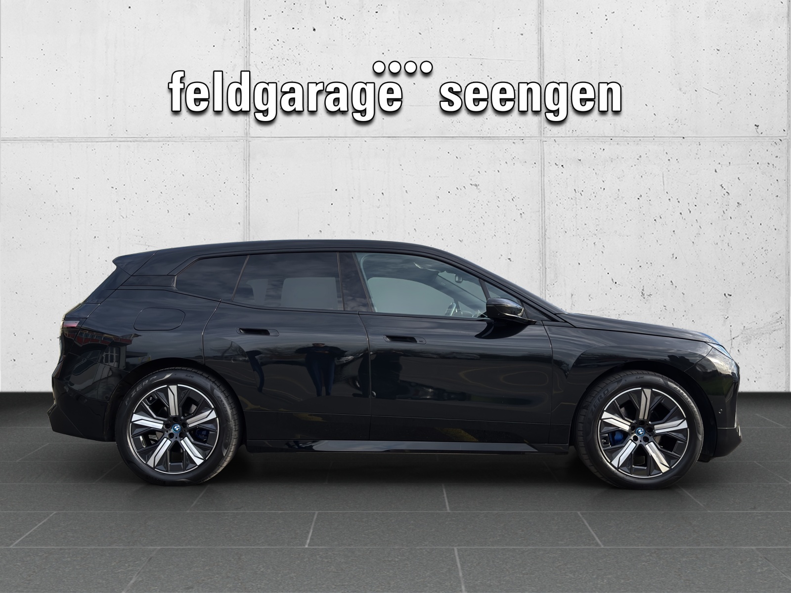 BMW iX xDrive50 mit AHK, Integral-Aktivlenkung & Winterkompletträder-showroom-element-3