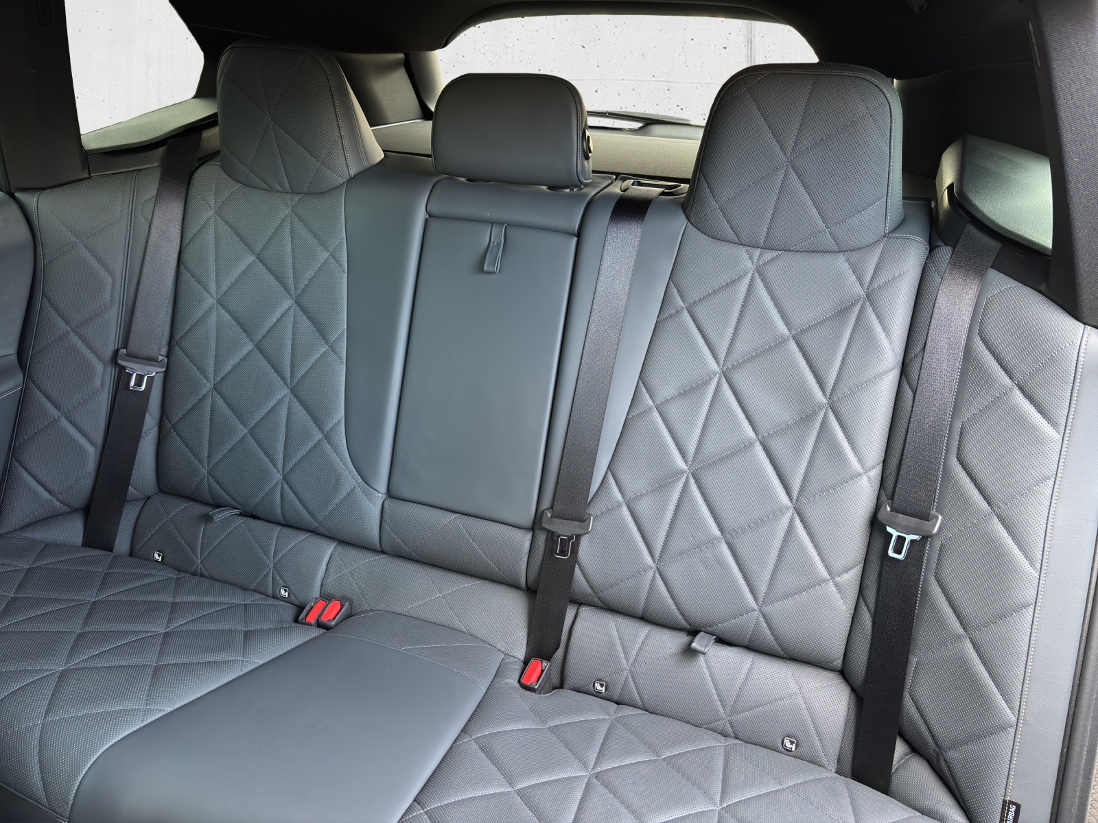 BMW iX xDrive50 mit AHK, Integral-Aktivlenkung & Winterkompletträder-image-28