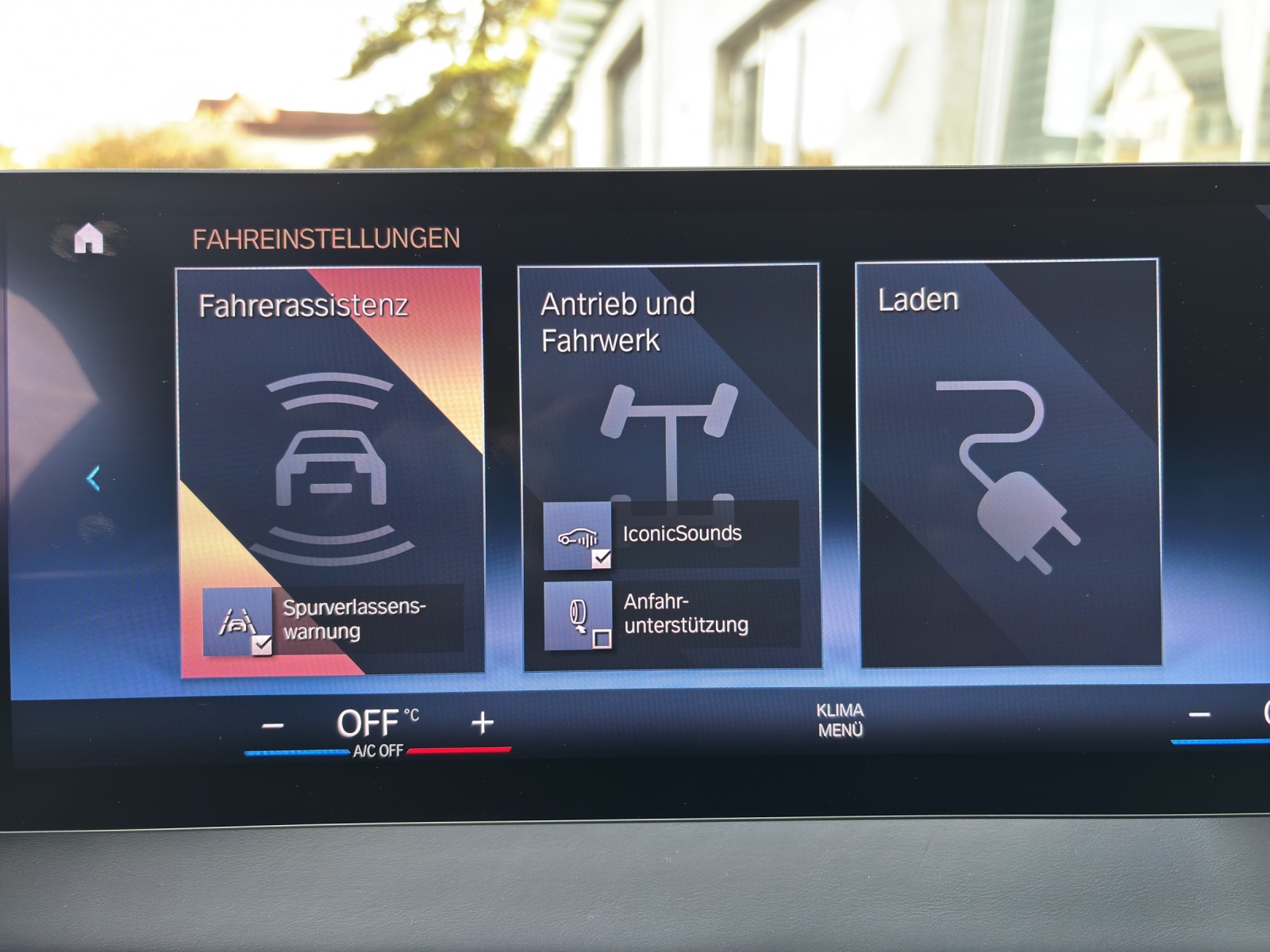 BMW iX xDrive50 mit AHK, Integral-Aktivlenkung & Winterkompletträder-image-23