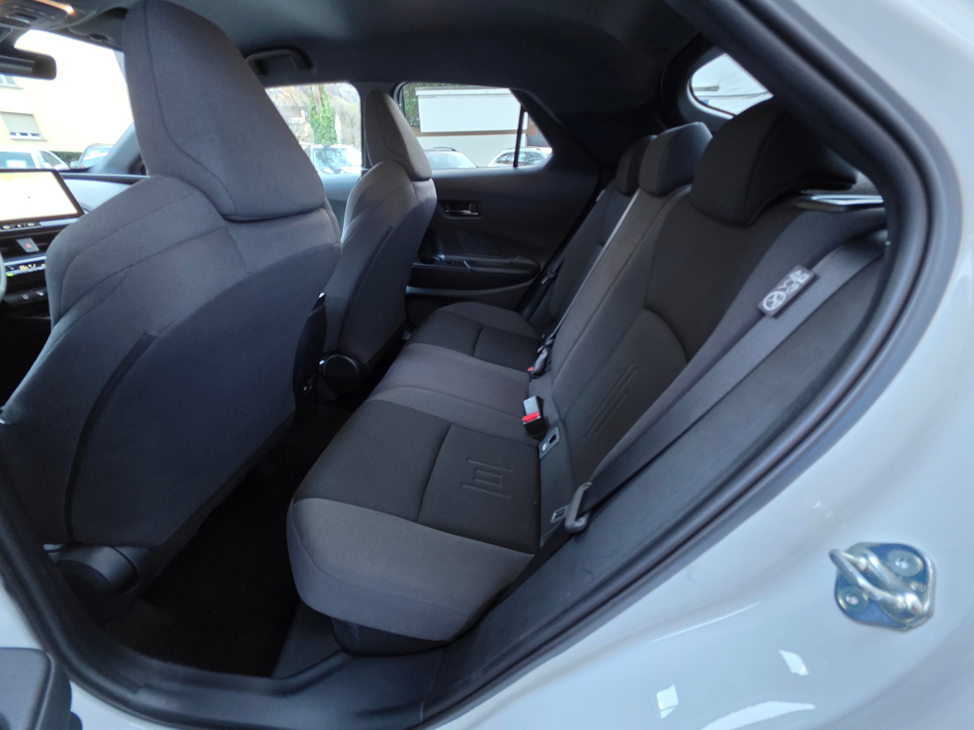TOYOTA C-HR 2.0 HSD CVT Trend 4WD-image-14
