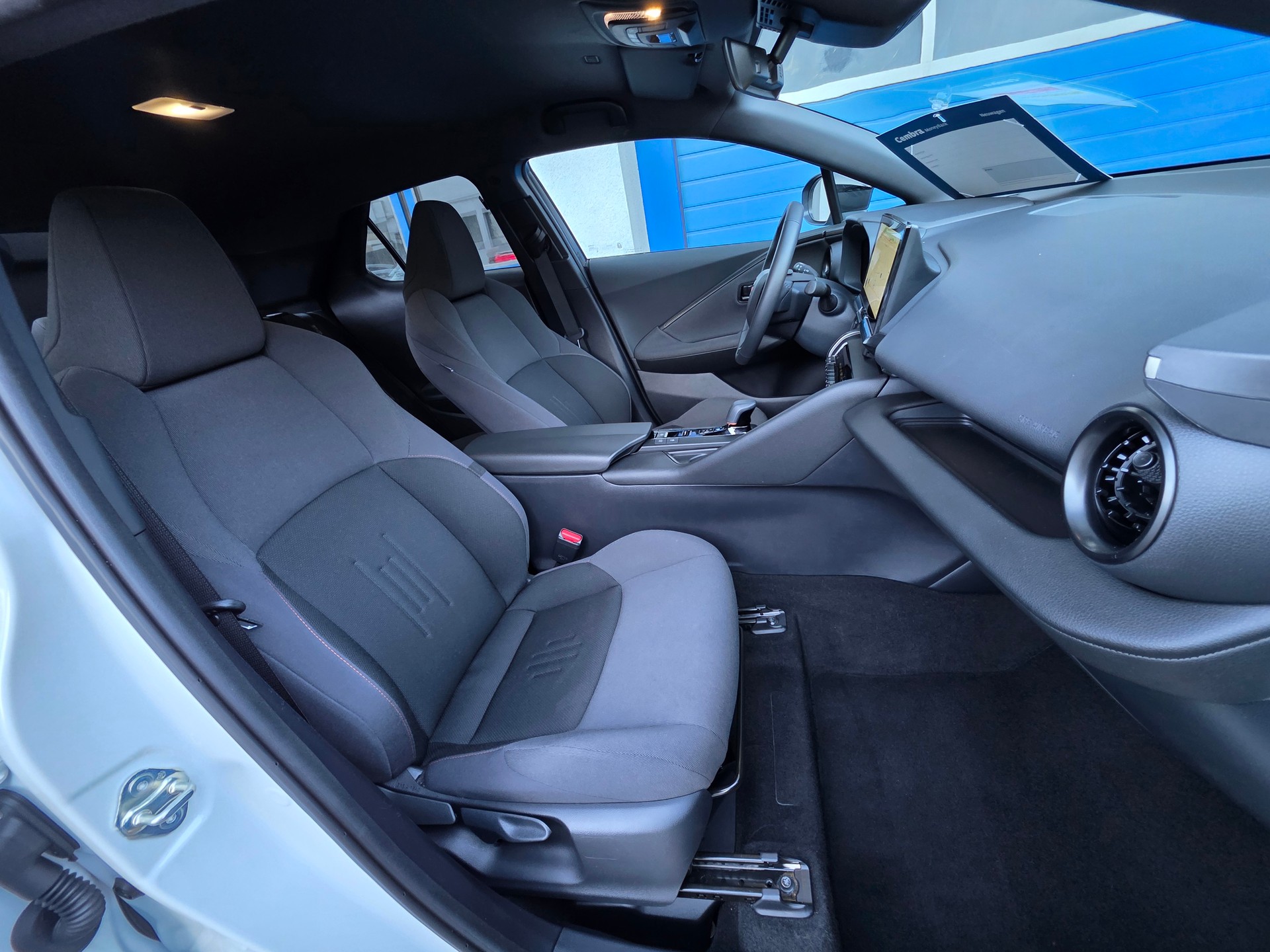 TOYOTA C-HR 2.0 HSD CVT Trend 4WD-image-18