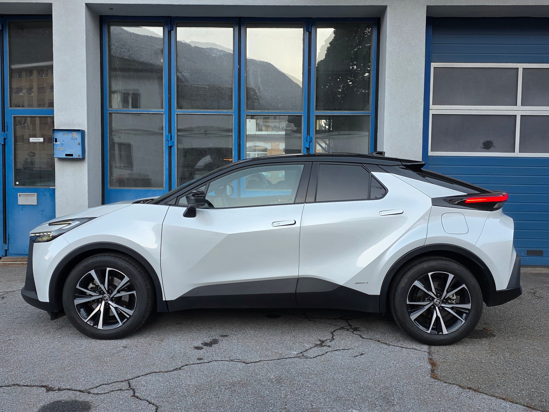 TOYOTA C-HR 2.0 HSD CVT Trend 4WD-showroom-element-2
