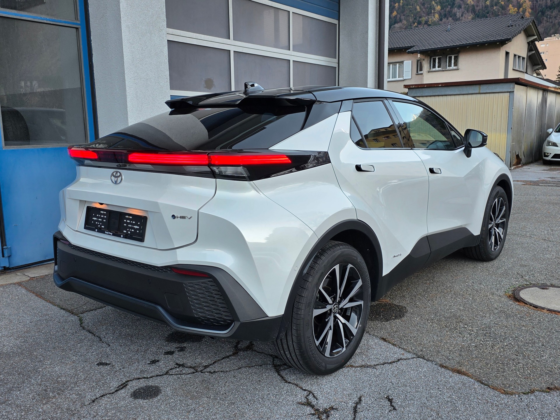 TOYOTA C-HR 2.0 HSD CVT Trend 4WD-image-7