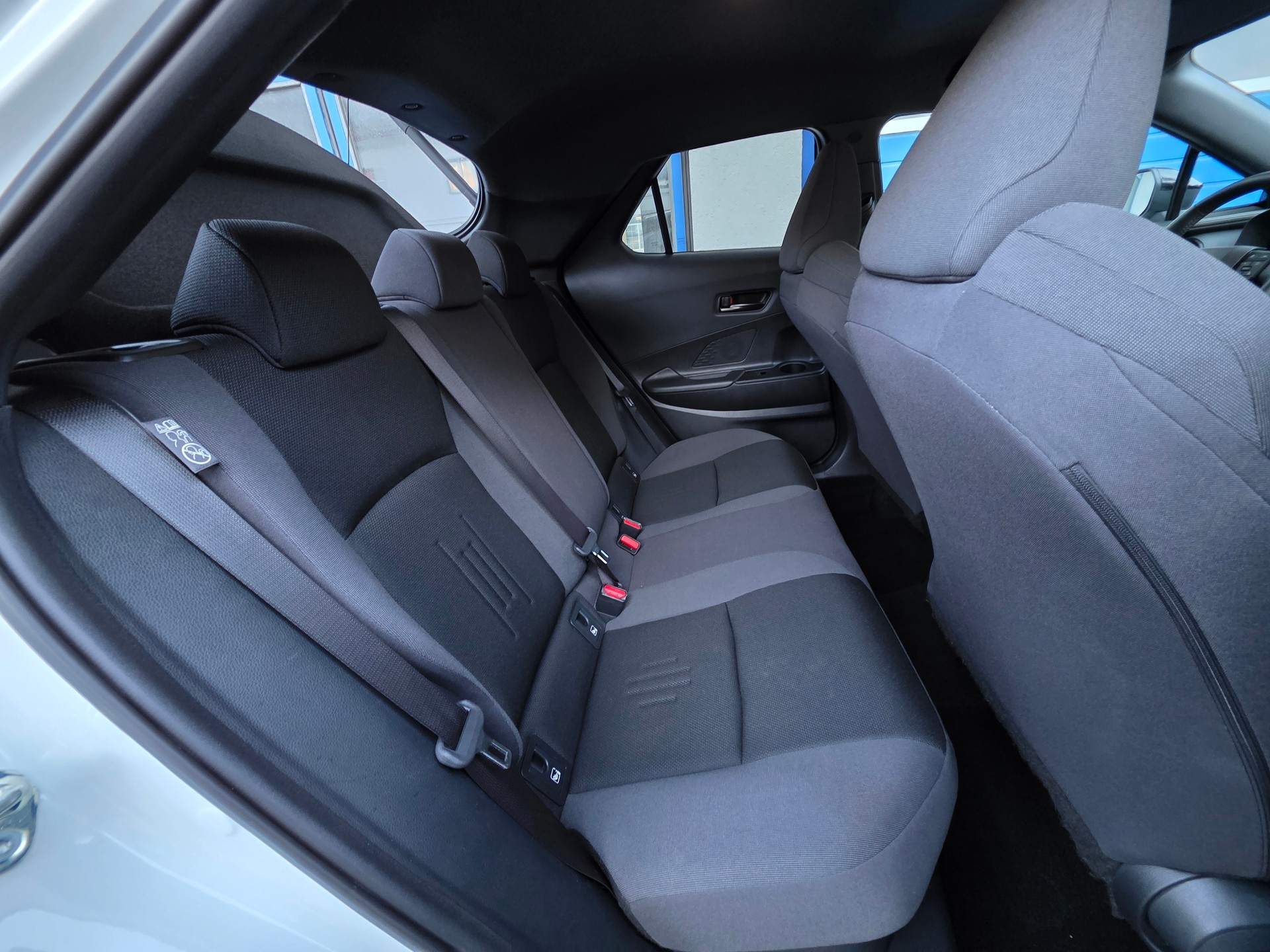 TOYOTA C-HR 2.0 HSD CVT Trend 4WD-image-16