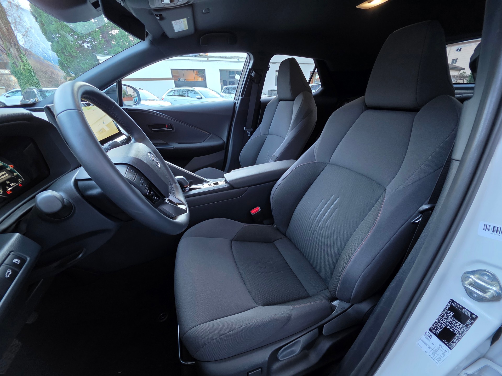 TOYOTA C-HR 2.0 HSD CVT Trend 4WD-image-12