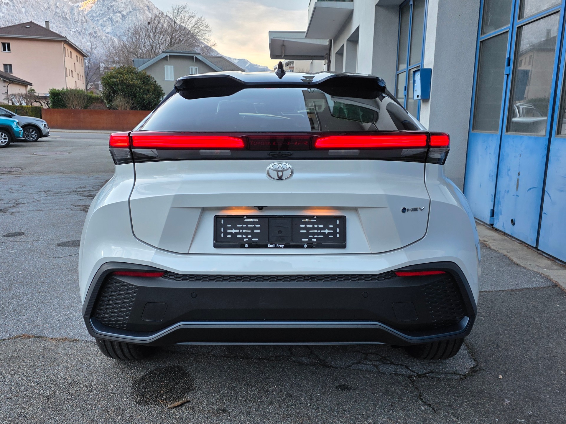 TOYOTA C-HR 2.0 HSD CVT Trend 4WD-image-5