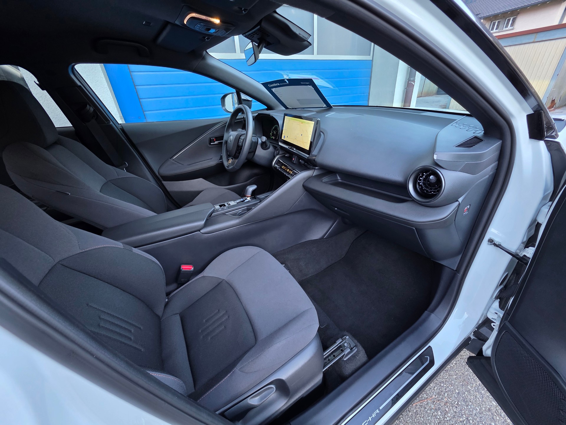 TOYOTA C-HR 2.0 HSD CVT Trend 4WD-image-17