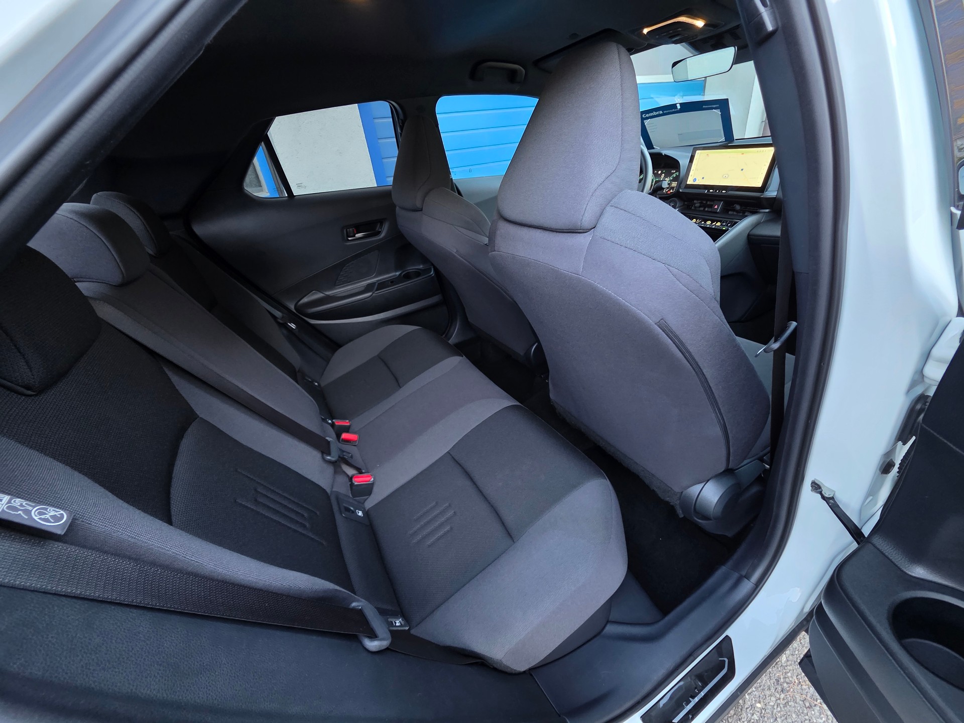 TOYOTA C-HR 2.0 HSD CVT Trend 4WD-image-15