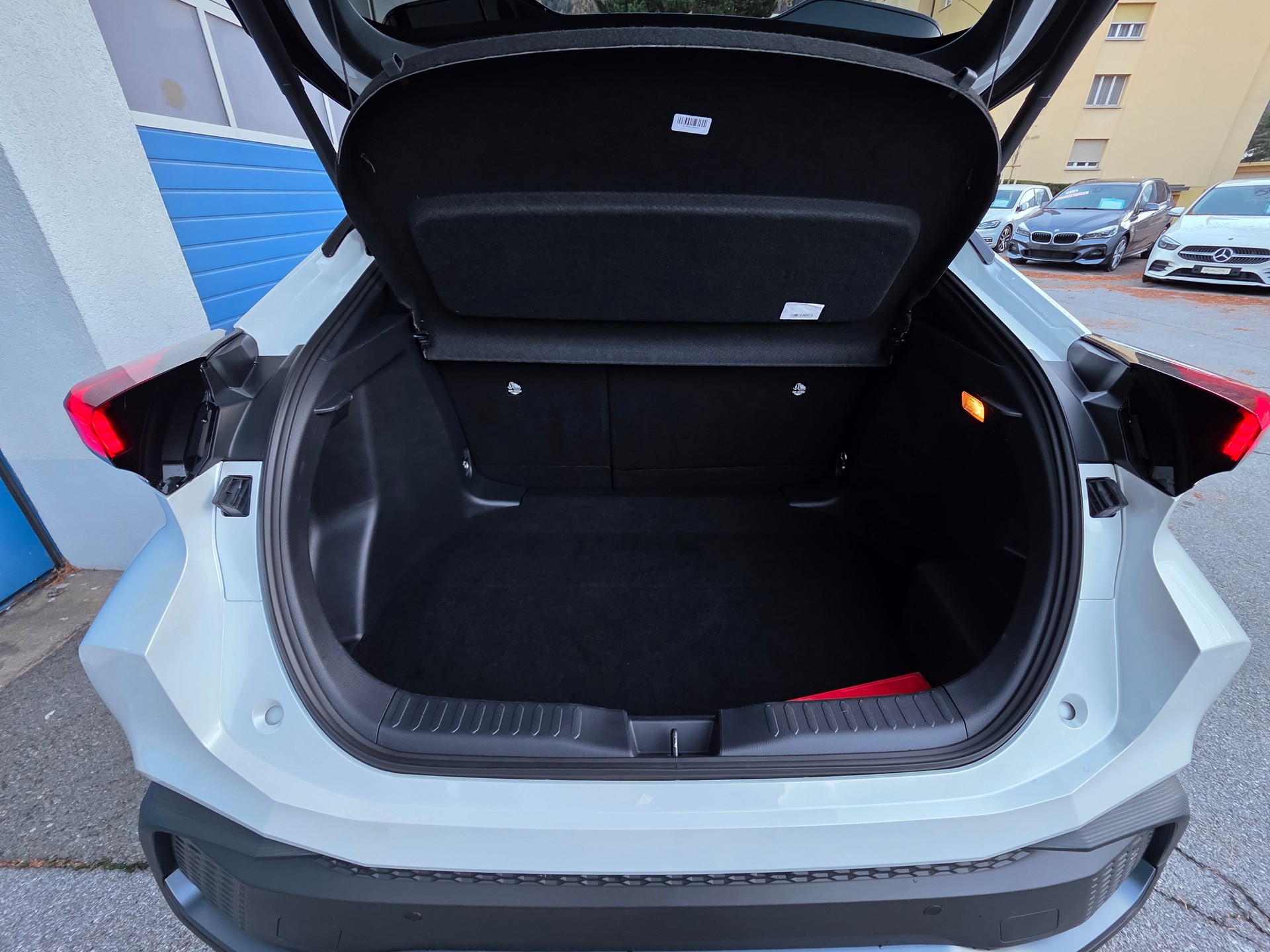 TOYOTA C-HR 2.0 HSD CVT Trend 4WD-image-20