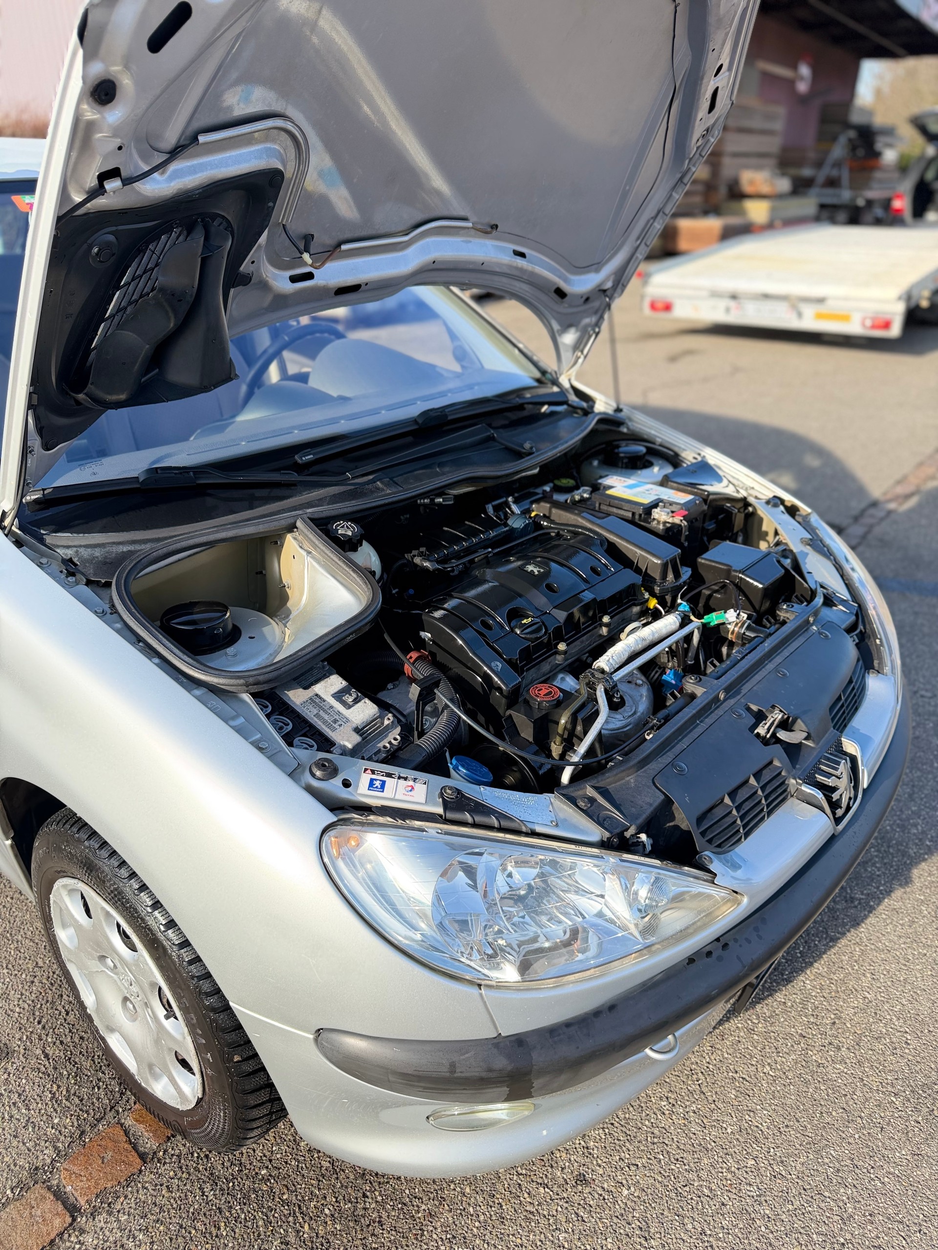 PEUGEOT 206 1.6 16V (XT) Premium-image-13