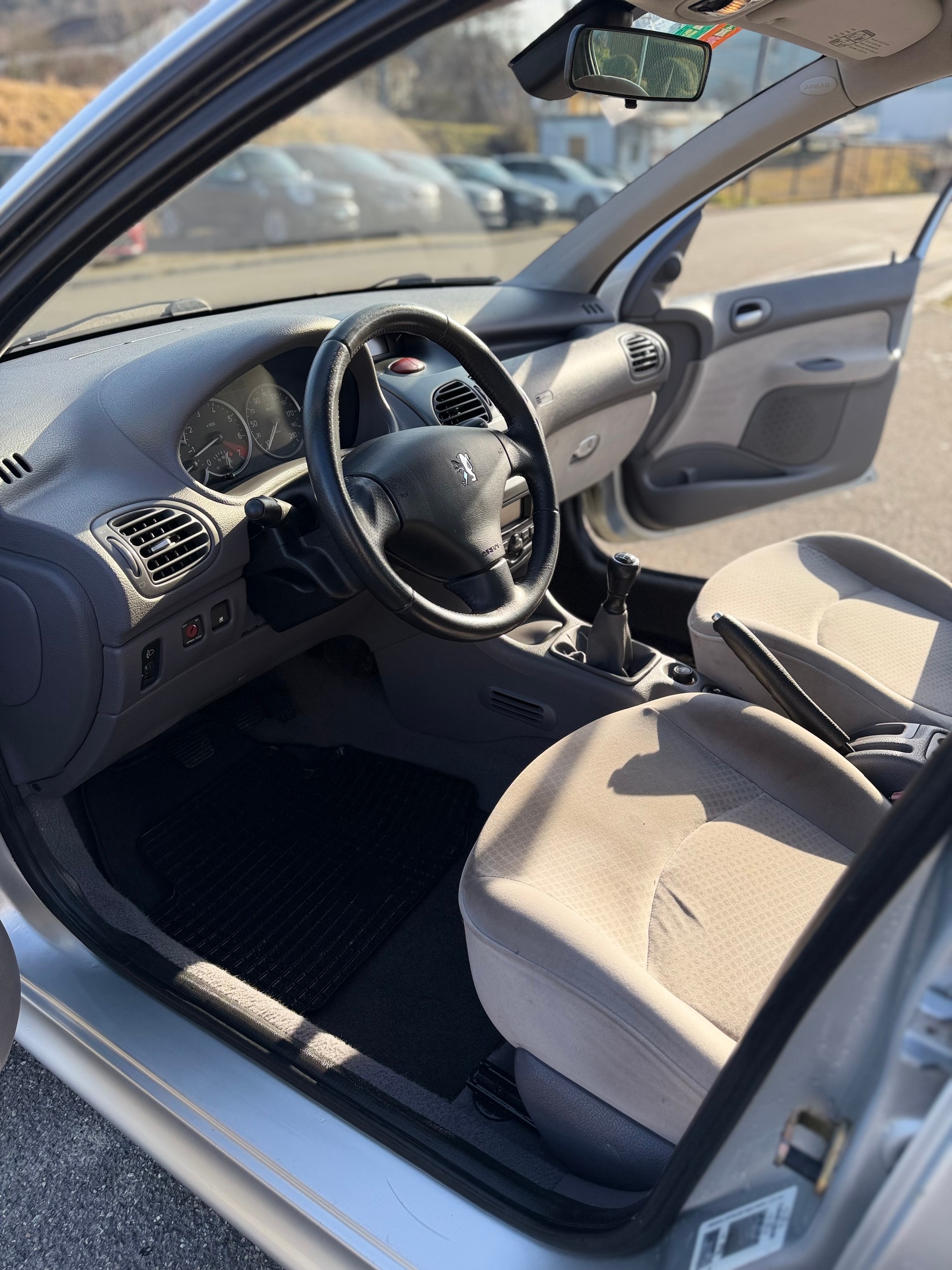 PEUGEOT 206 1.6 16V (XT) Premium-image-10