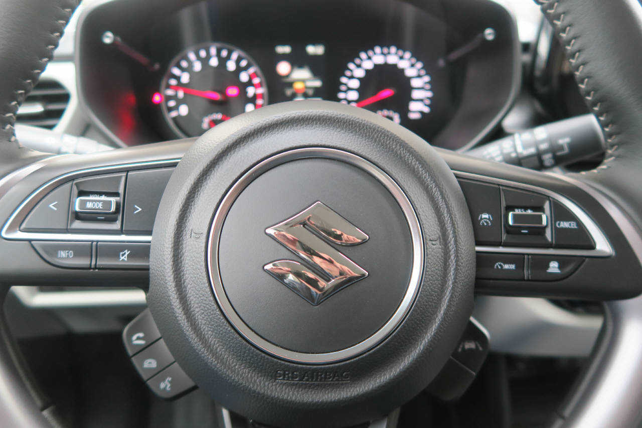 SUZUKI Swift 1.2 Sakura Top Hybrid 4x4-image-5